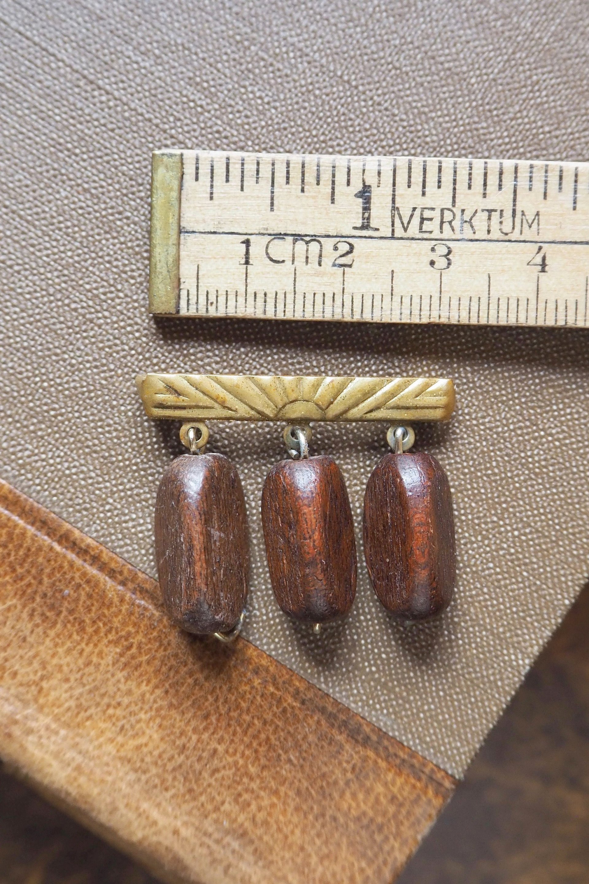 Vintage brooch |  Vintage brass and wood brooch | Wooden brooch | Vintage brass brooch