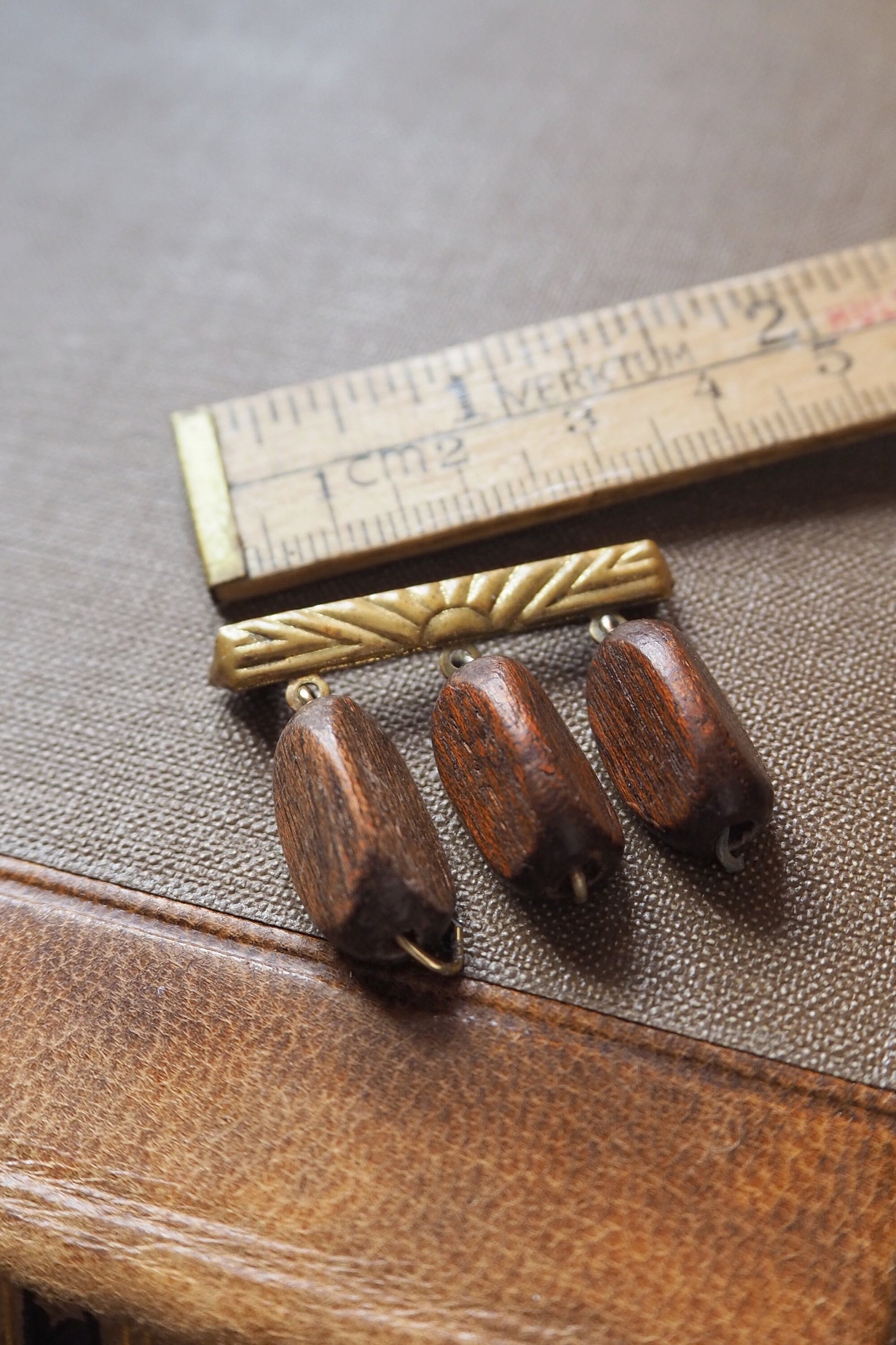 Vintage brooch |  Vintage brass and wood brooch | Wooden brooch | Vintage brass brooch