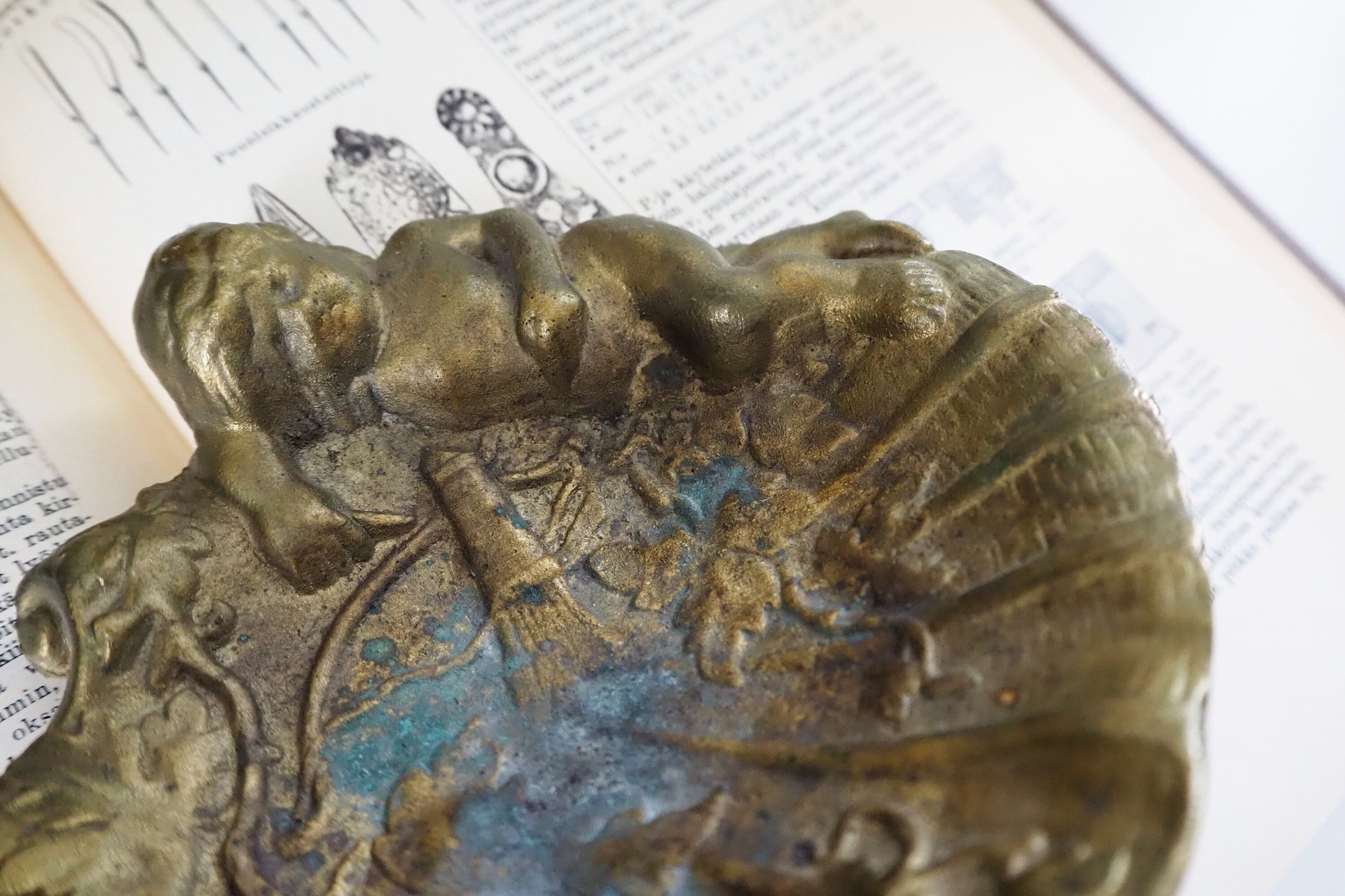 Vintage trinket dish | Vintage brass trinket dish | Vintage soap dish | Vintage angel dish | Vintage jewelry dish