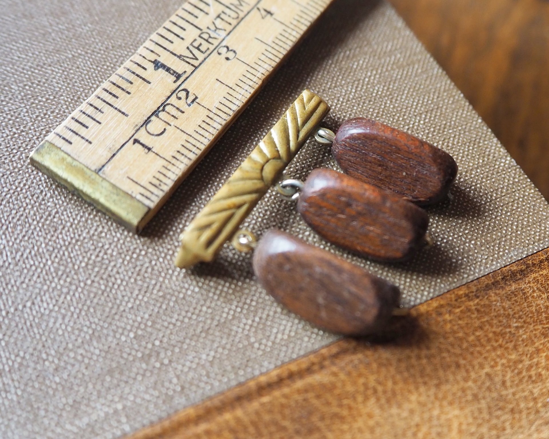 Vintage brooch |  Vintage brass and wood brooch | Wooden brooch | Vintage brass brooch