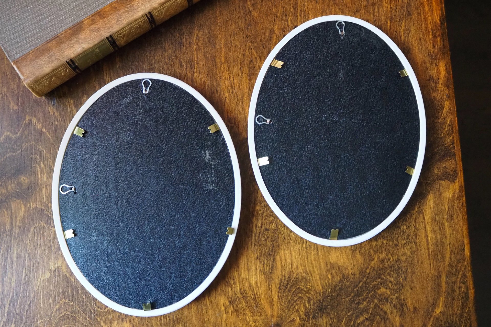 Set of two vintage picture frames | Oval photo frames | Vintage Jyden photo frames | Vintage photo frames