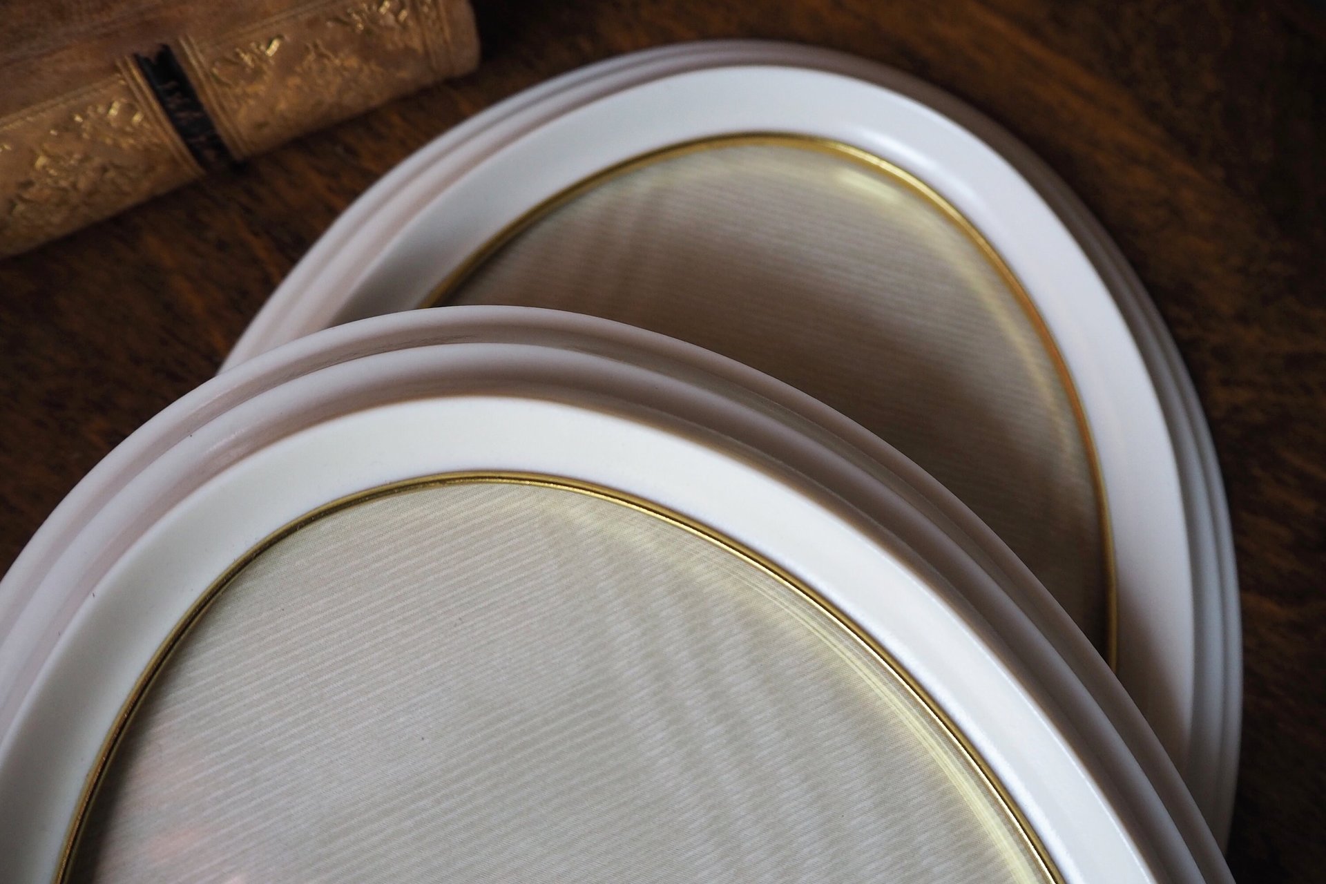 Set of two vintage picture frames | Oval photo frames | Vintage Jyden photo frames | Vintage photo frames