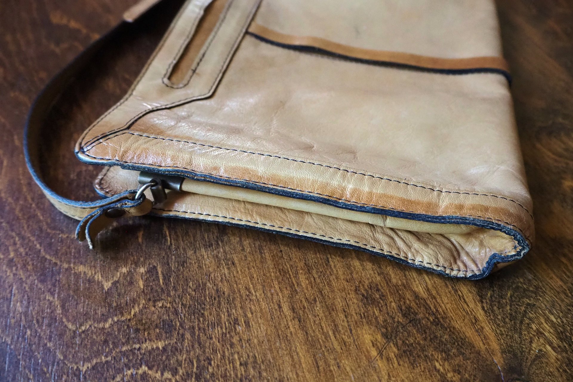 Vintage leather crossbody bag | Vintage leather bag | Light brown leather bag | Vintage handbag