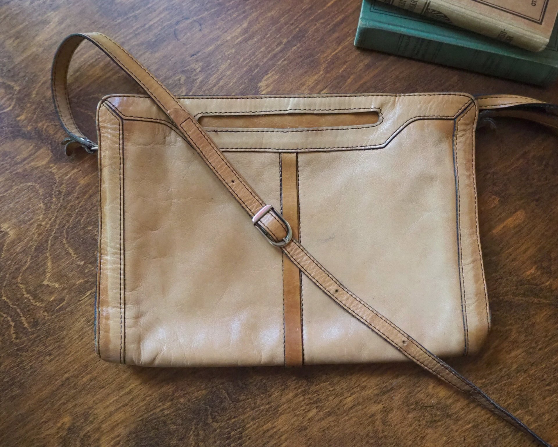 Vintage leather crossbody bag | Vintage leather bag | Light brown leather bag | Vintage handbag