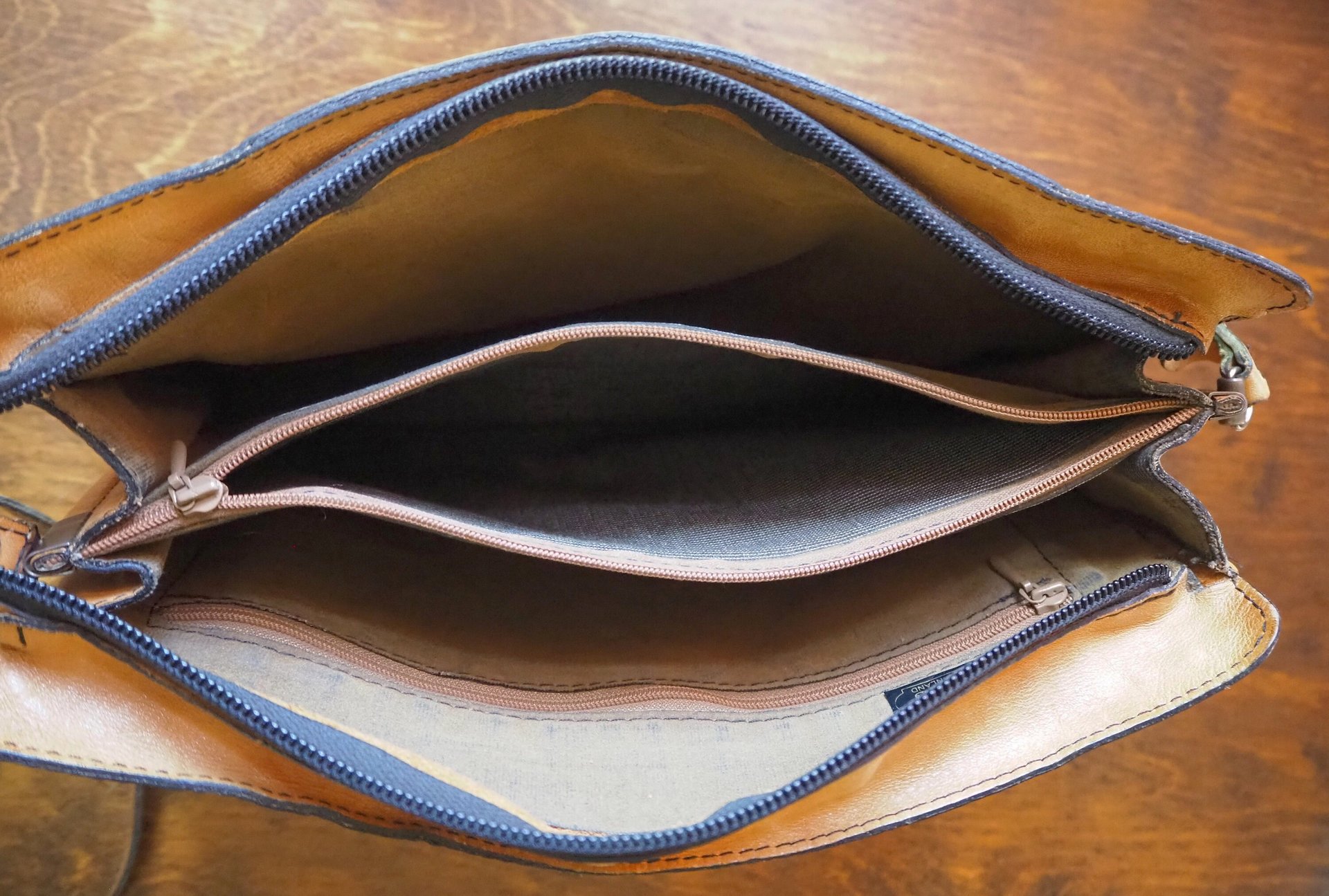 Vintage leather crossbody bag | Vintage leather bag | Light brown leather bag | Vintage handbag
