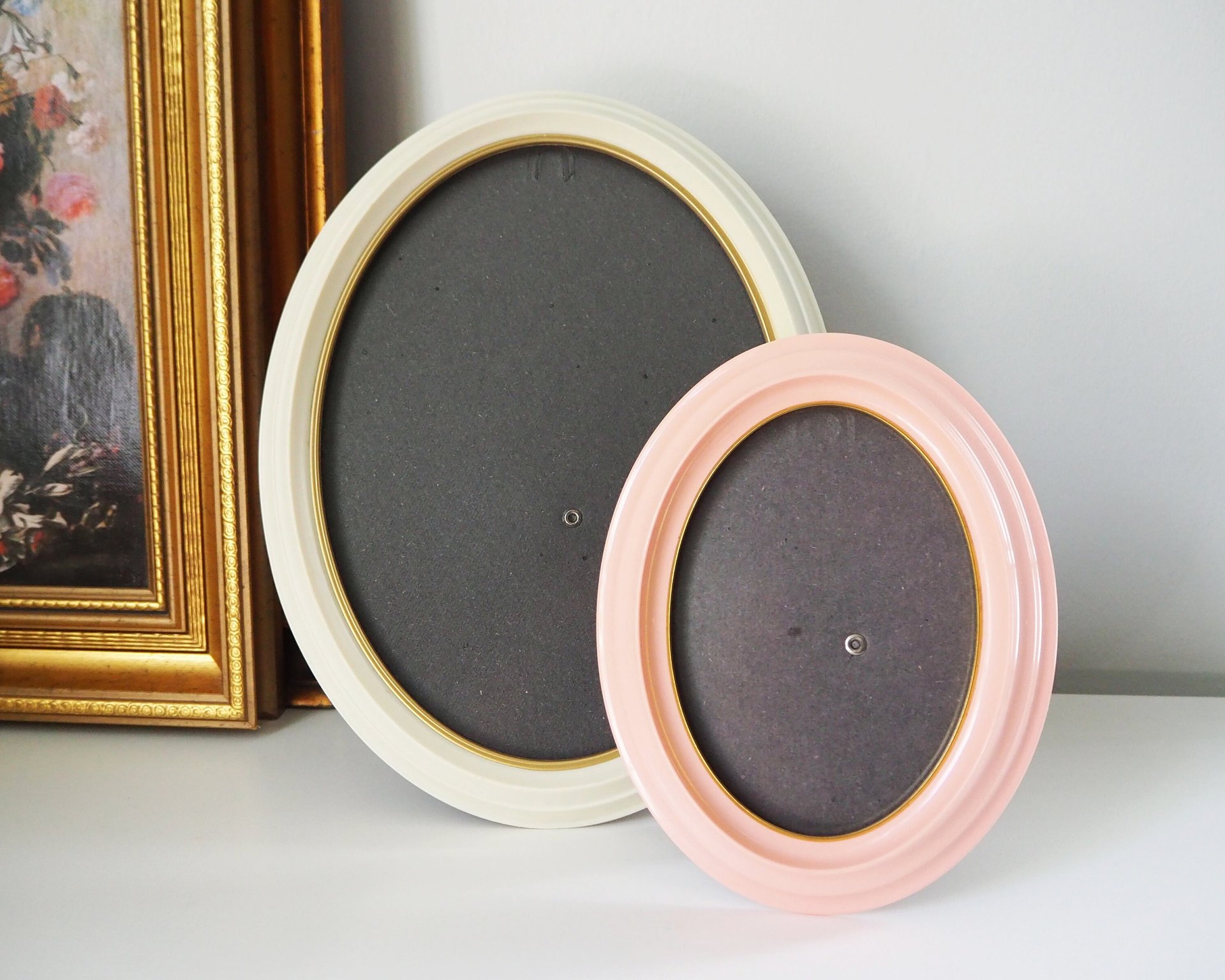 Set of two vintage picture frames | Oval photo frames | Vintage Jyden photo frames | Vintage photo frames