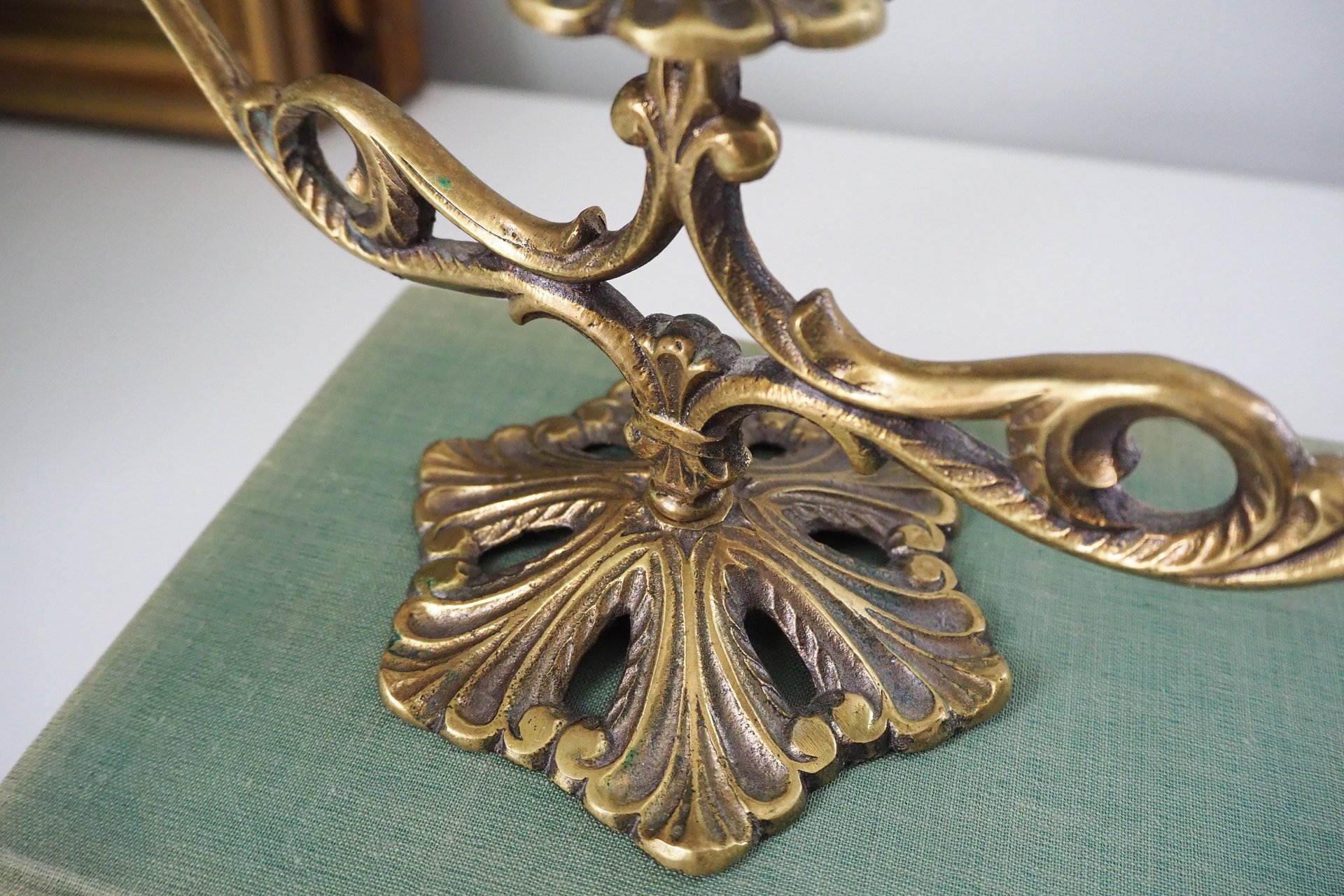 Vintage brass candelabra | Brass candelabra | Three arm brass candlestick holder | Three arm candelabra