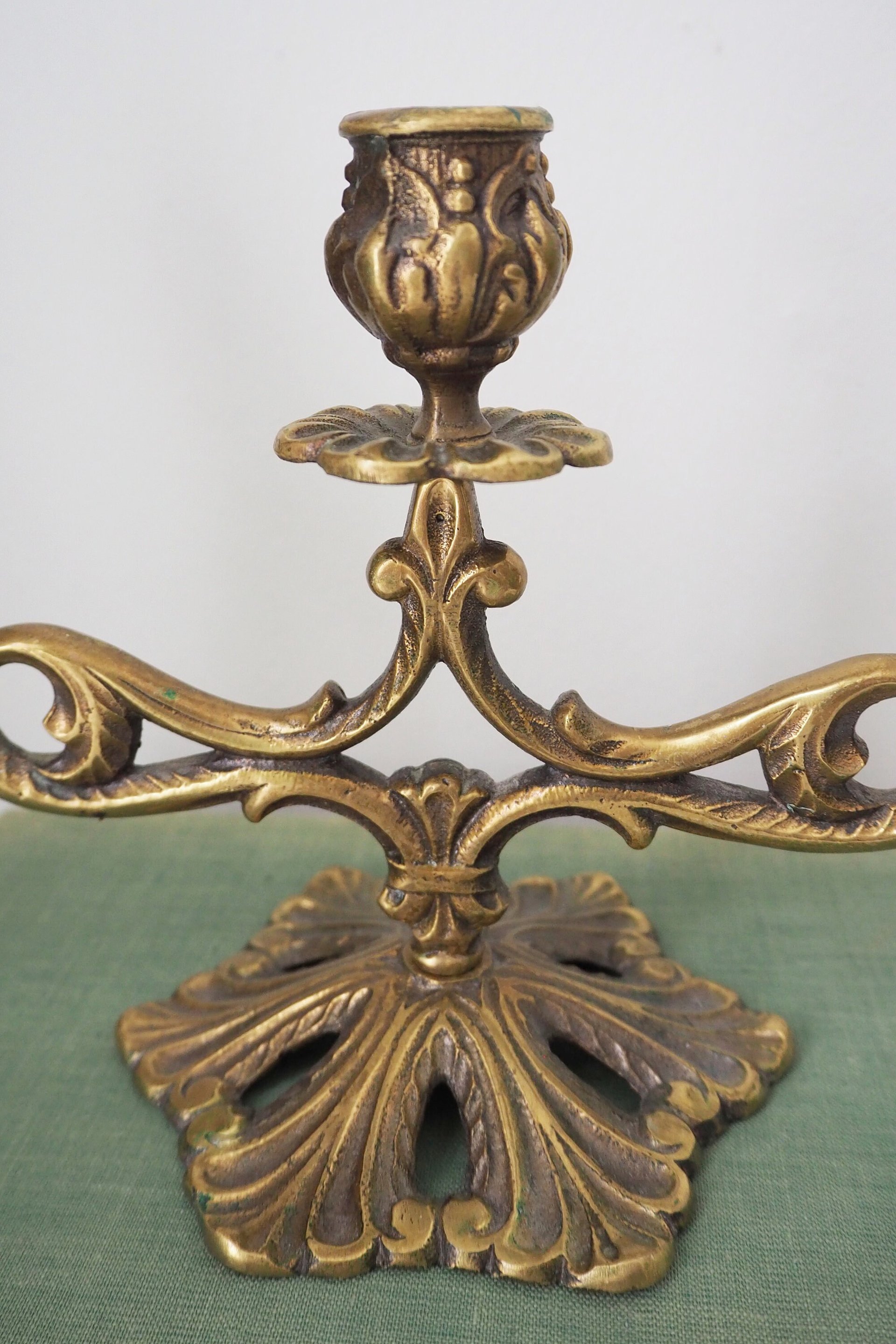 Vintage brass candelabra | Brass candelabra | Three arm brass candlestick holder | Three arm candelabra