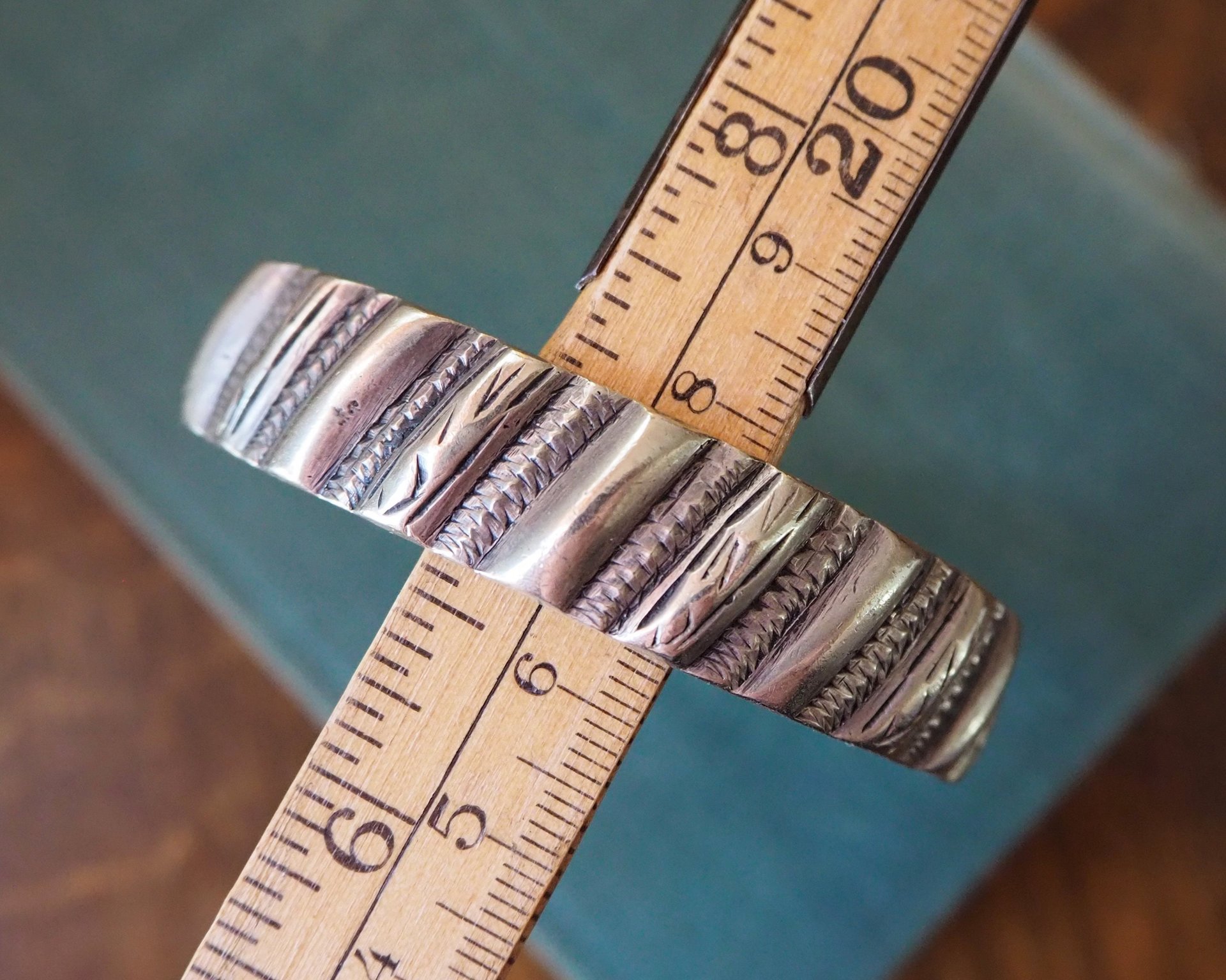 Vintage bangle bracelet | Silver tone bracelet | Vintage bangle | Silver tone bangle | Vintage boho bangle | Bangle bracelet