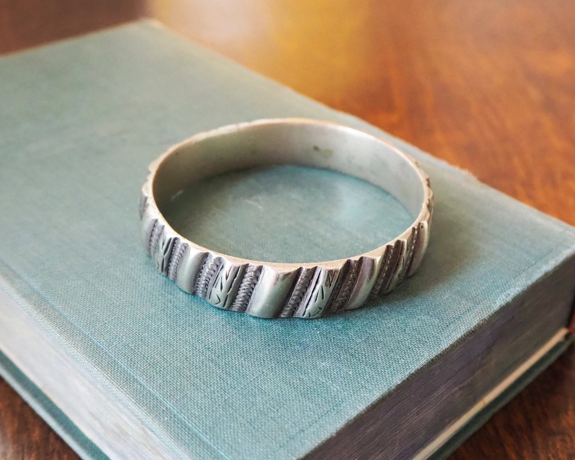 Vintage bangle bracelet | Silver tone bracelet | Vintage bangle | Silver tone bangle | Vintage boho bangle | Bangle bracelet