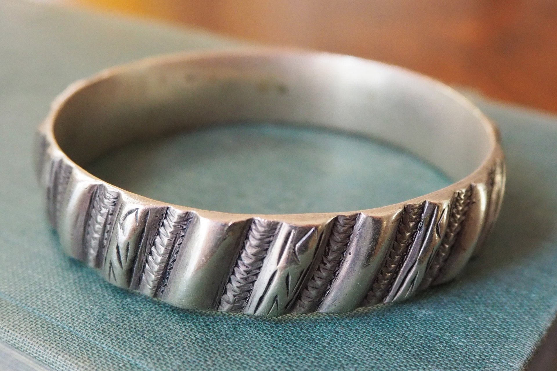 Vintage bangle bracelet | Silver tone bracelet | Vintage bangle | Silver tone bangle | Vintage boho bangle | Bangle bracelet