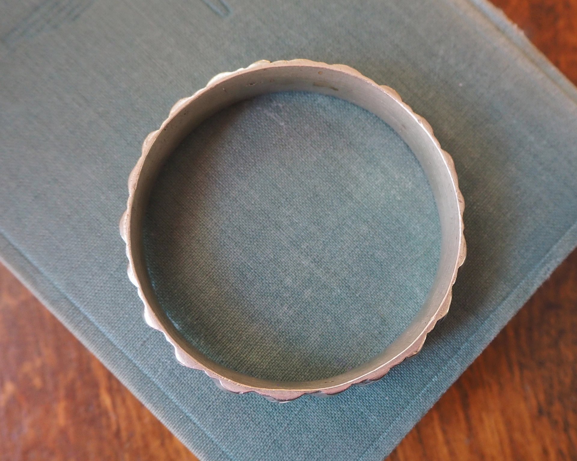 Vintage bangle bracelet | Silver tone bracelet | Vintage bangle | Silver tone bangle | Vintage boho bangle | Bangle bracelet