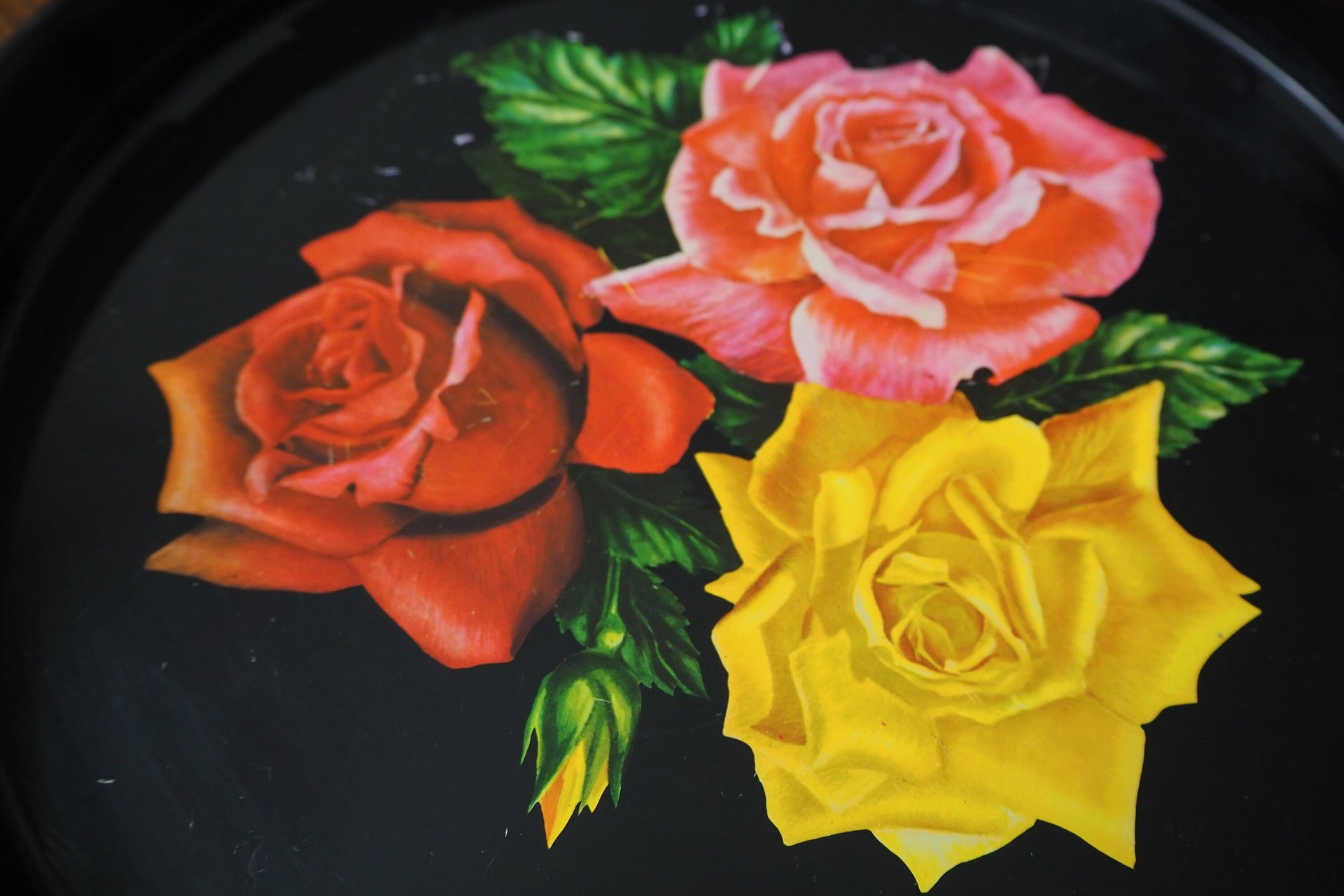Set of two vintage trays | Vintage rose trays | Vintage floral metal serving tray | Retro trays