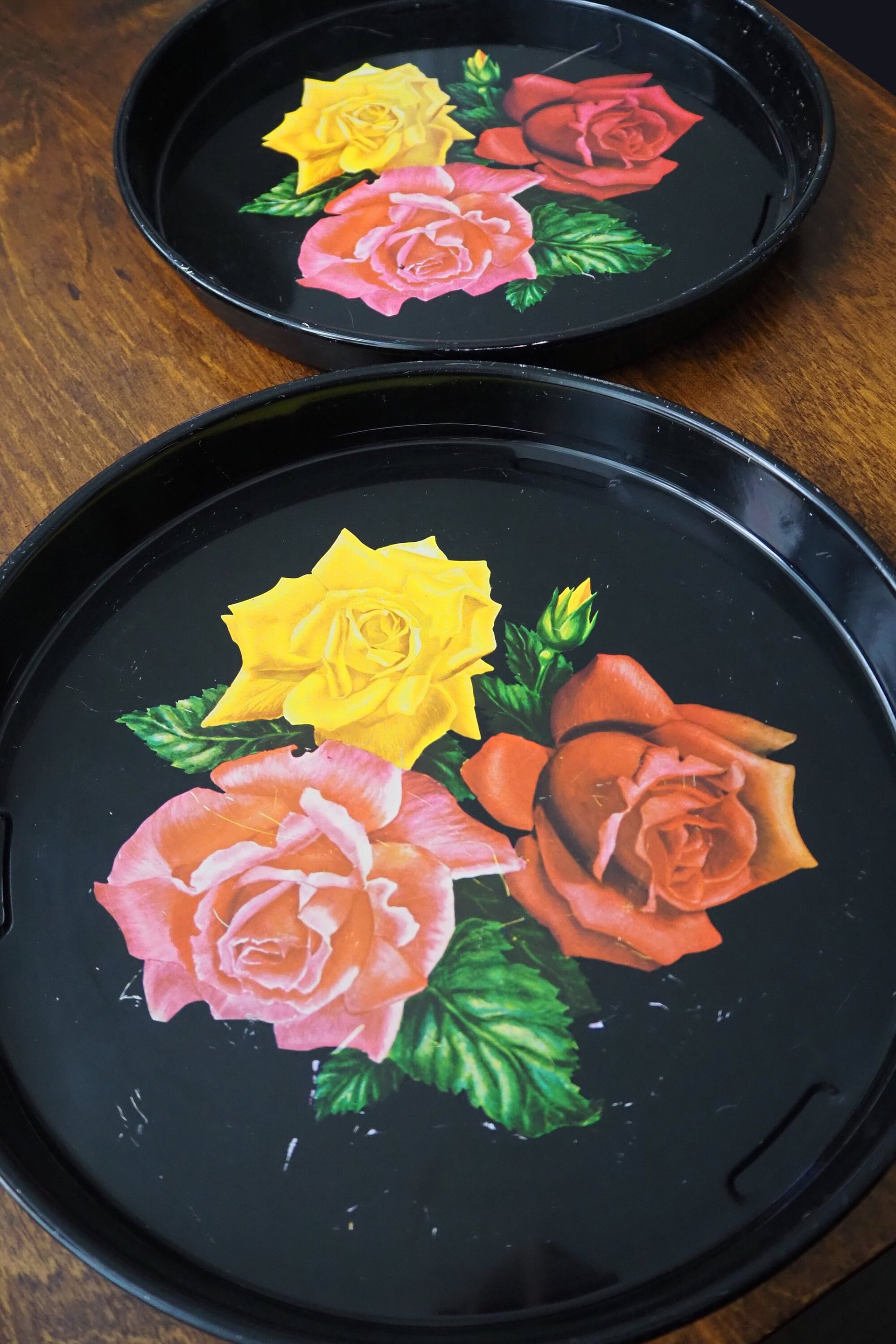Set of two vintage trays | Vintage rose trays | Vintage floral metal serving tray | Retro trays