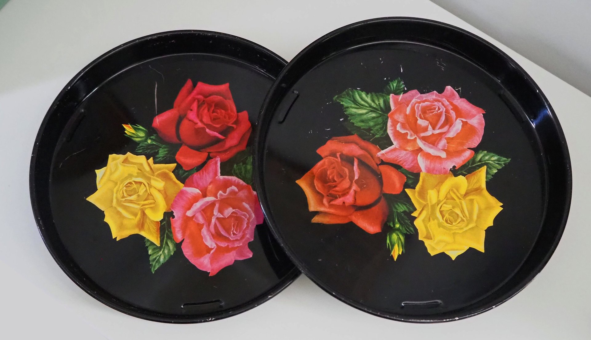 Set of two vintage trays | Vintage rose trays | Vintage floral metal serving tray | Retro trays