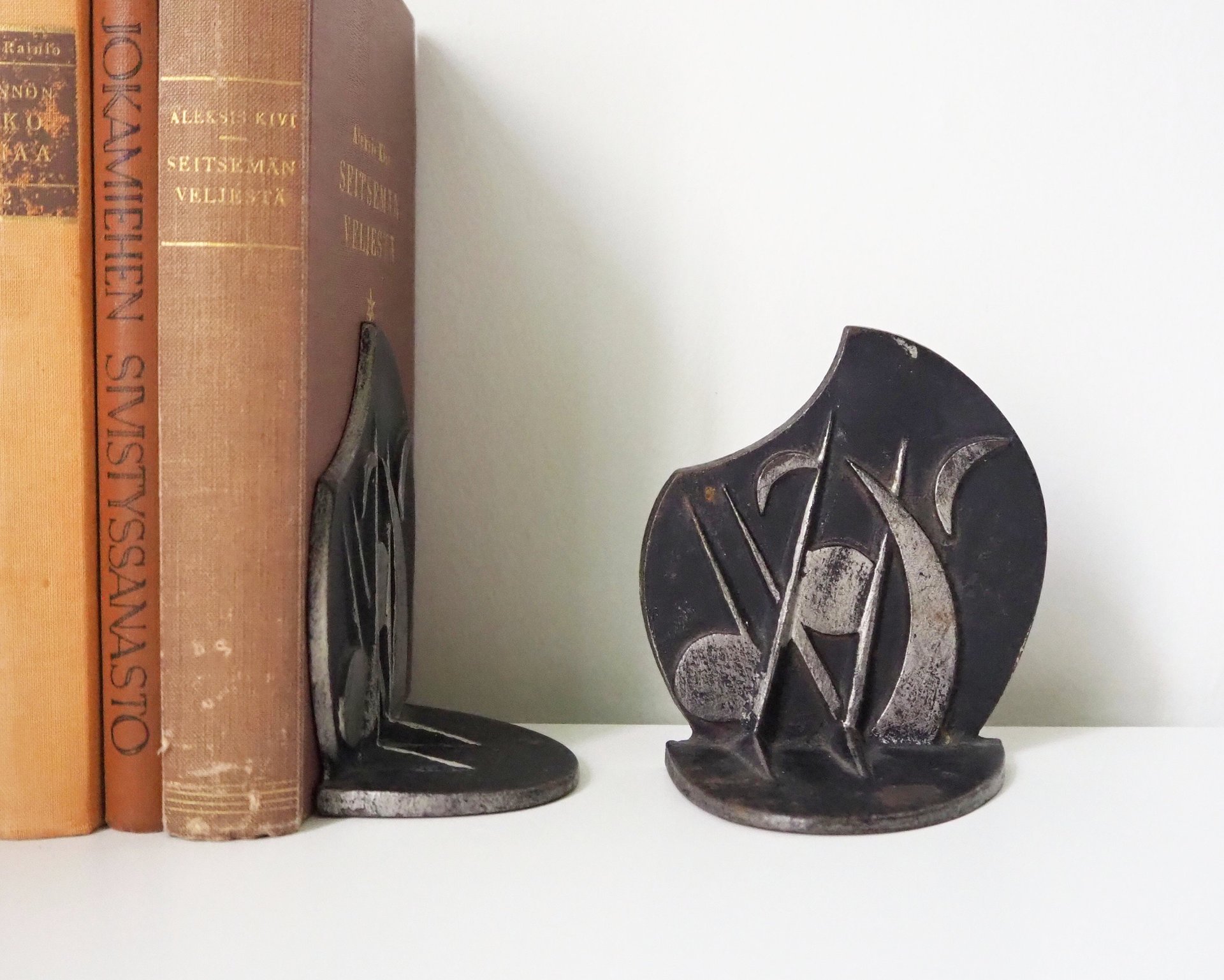 Vintage bookends | Vintage cast iron bookends | Pair of black bookends | Vintage bookends moon
