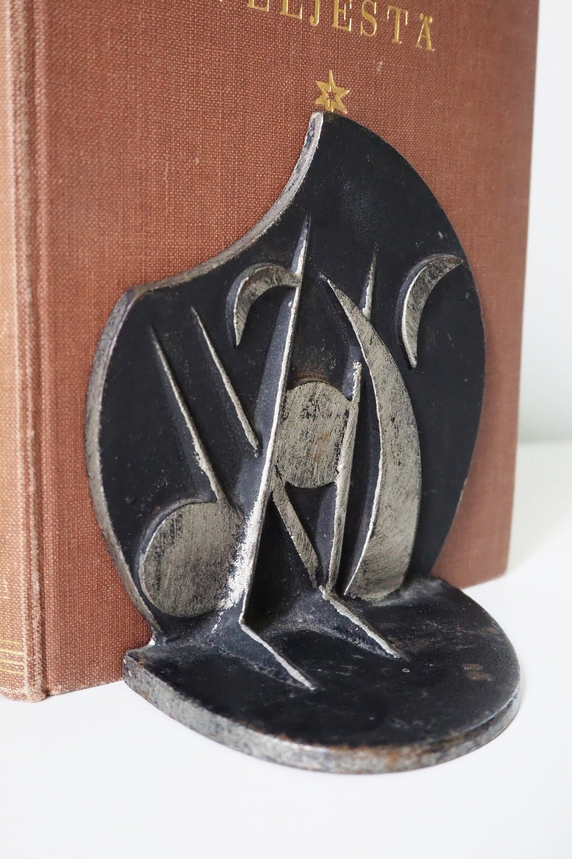Vintage bookends | Vintage cast iron bookends | Pair of black bookends | Vintage bookends moon