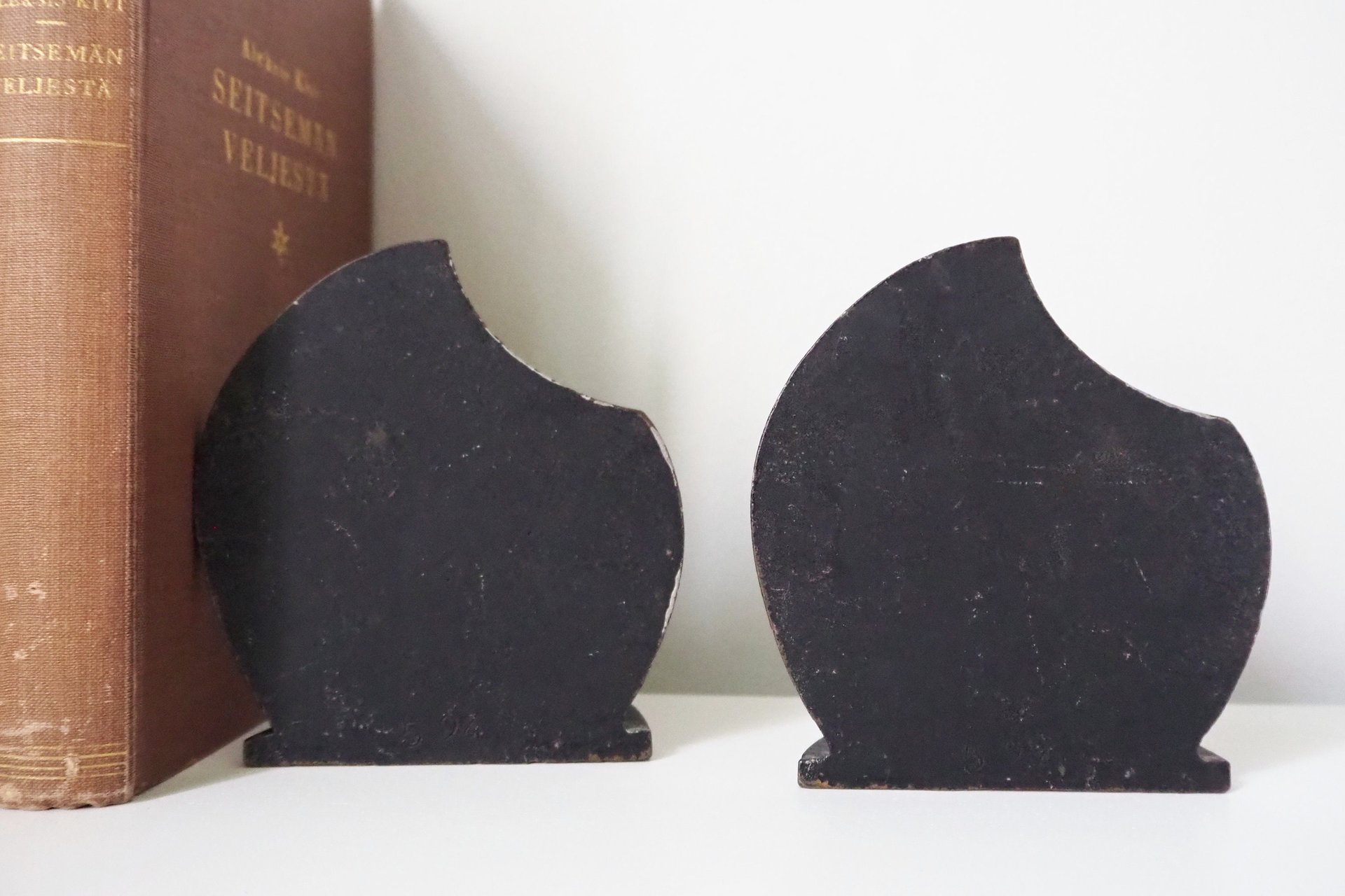 Vintage bookends | Vintage cast iron bookends | Pair of black bookends | Vintage bookends moon