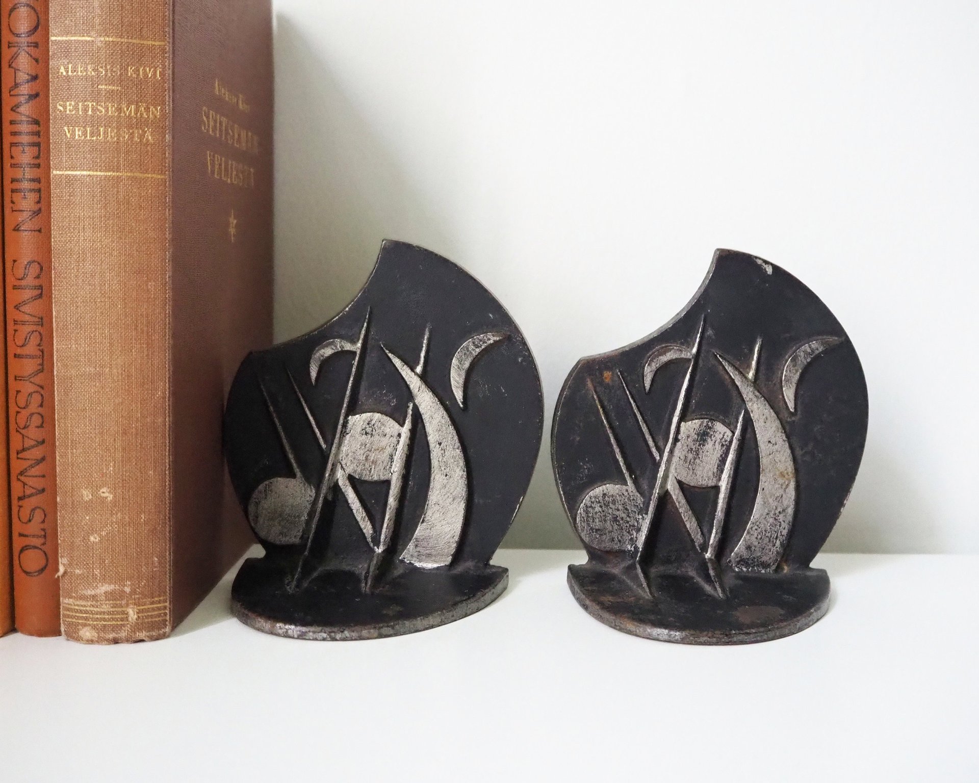 Vintage bookends | Vintage cast iron bookends | Pair of black bookends | Vintage bookends moon