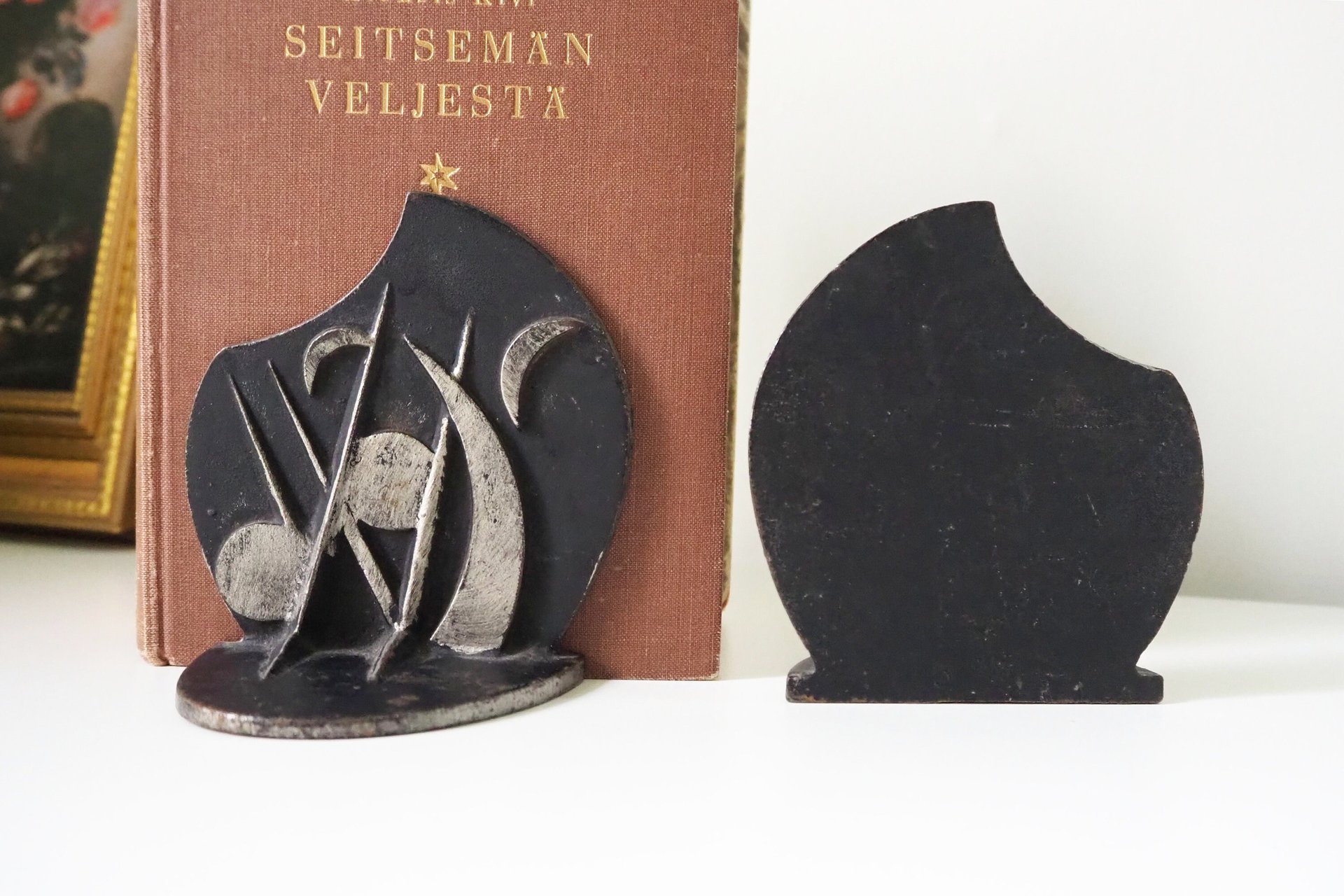 Vintage bookends | Vintage cast iron bookends | Pair of black bookends | Vintage bookends moon