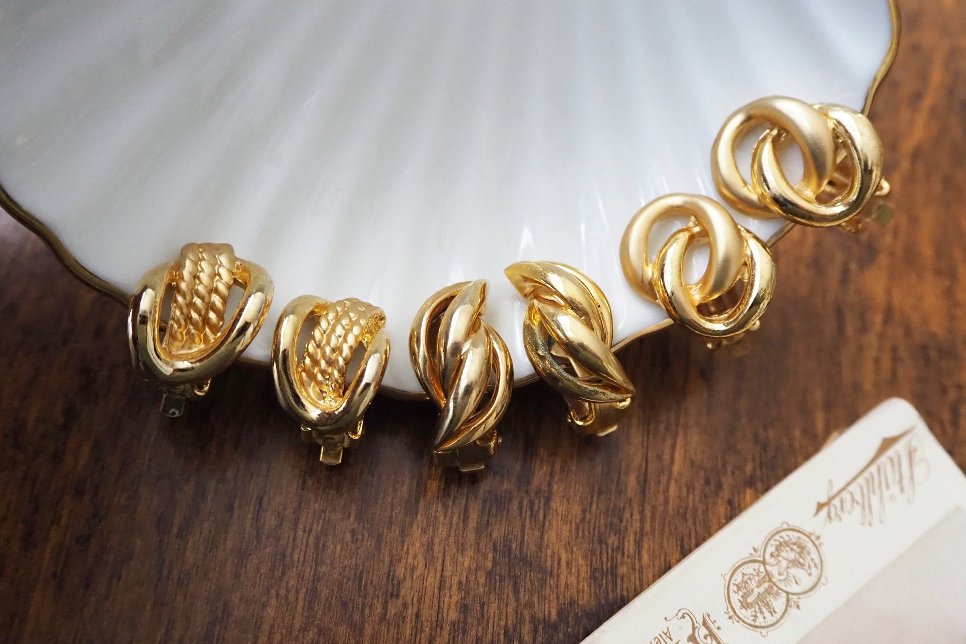 Vintage clip-on earrings | Gold tone clip-on earrings | Vintage gold tone earrings | Clip-on earrings