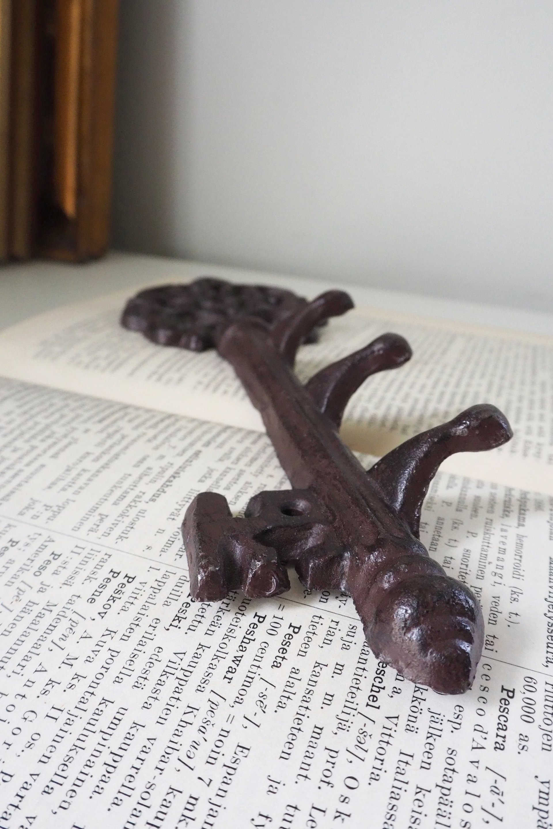 Vintage cast iron key rack | Small vintage key rack | Key shaped wall rack | Key shaped rack with three hooks | Vintage wall rack