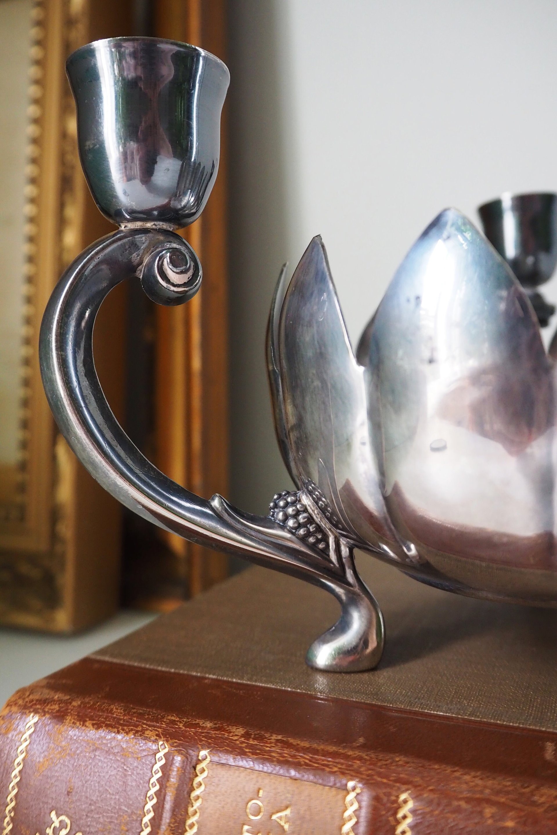 Vintage three arm candelabra | Footed lotus bowl candelabrum | Three arm candlestick holder | Vintage candelabrum | Leonard Silver plate
