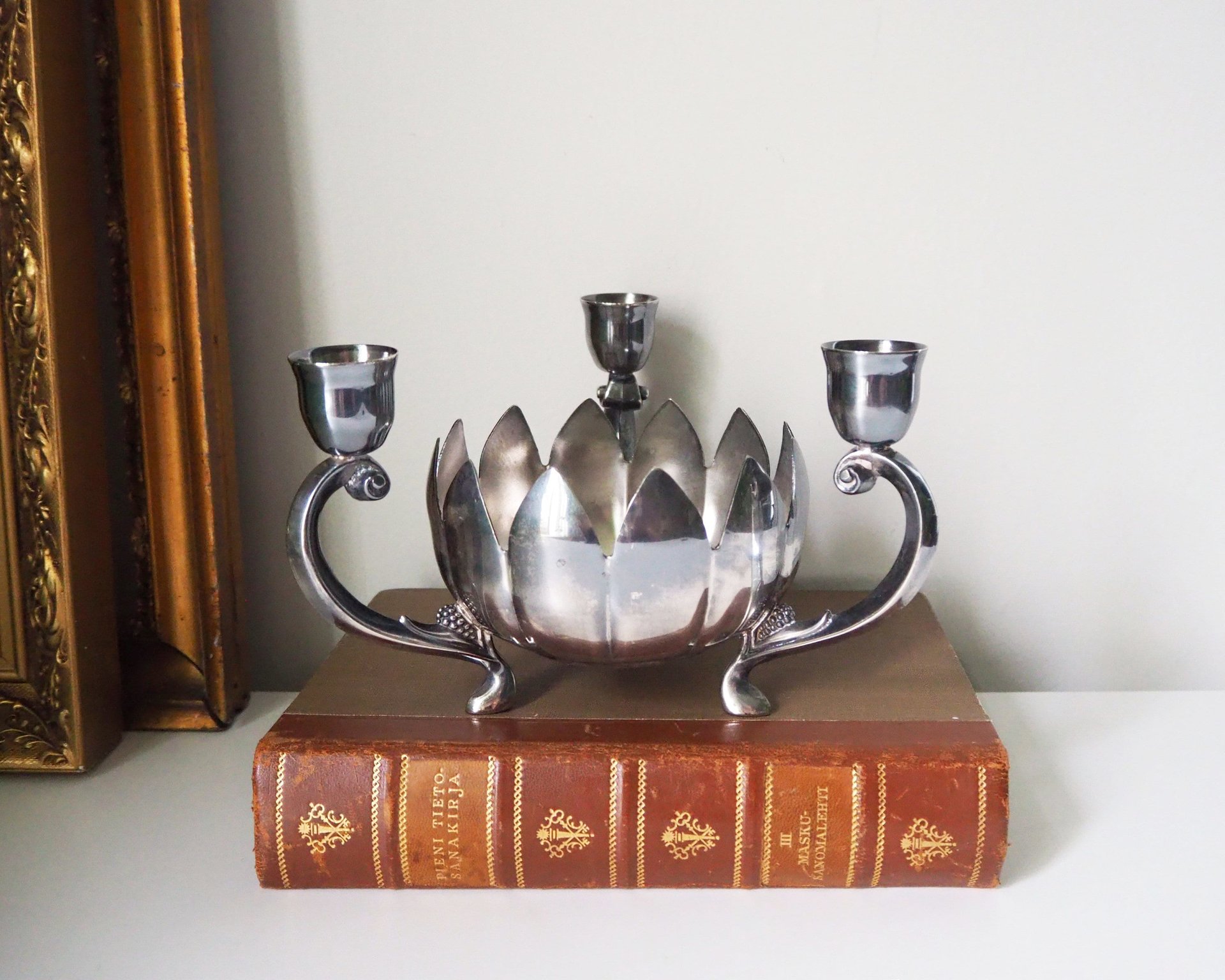 Vintage three arm candelabra | Footed lotus bowl candelabrum | Three arm candlestick holder | Vintage candelabrum | Leonard Silver plate