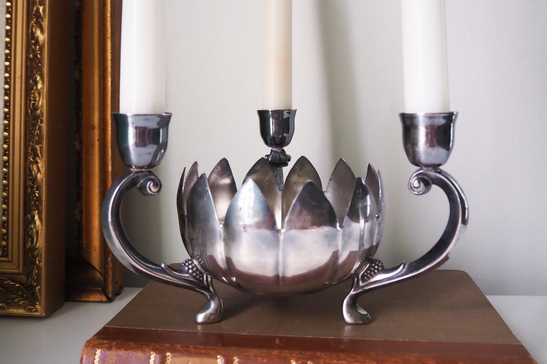 Vintage three arm candelabra | Footed lotus bowl candelabrum | Three arm candlestick holder | Vintage candelabrum | Leonard Silver plate