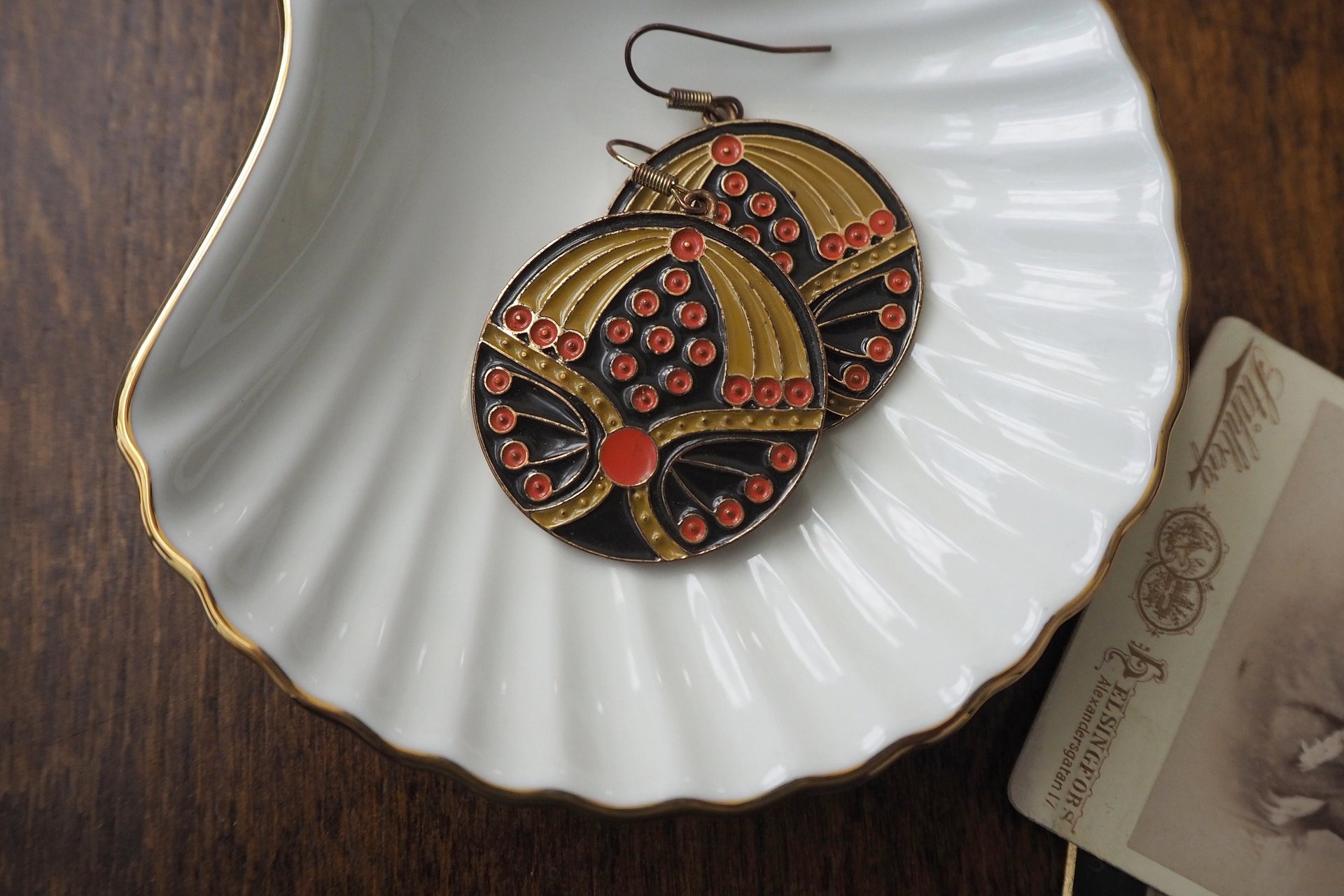 Vintage dangle earrings | Vintage earrings | Vintage brass tone earrings | Dangle earrings