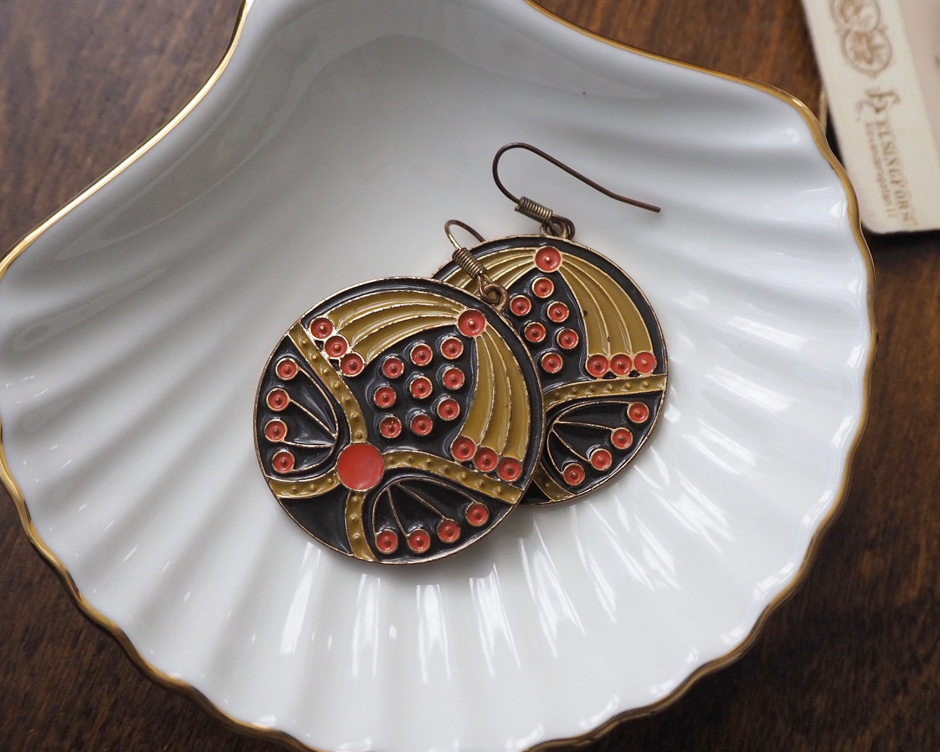 Vintage dangle earrings | Vintage earrings | Vintage brass tone earrings | Dangle earrings