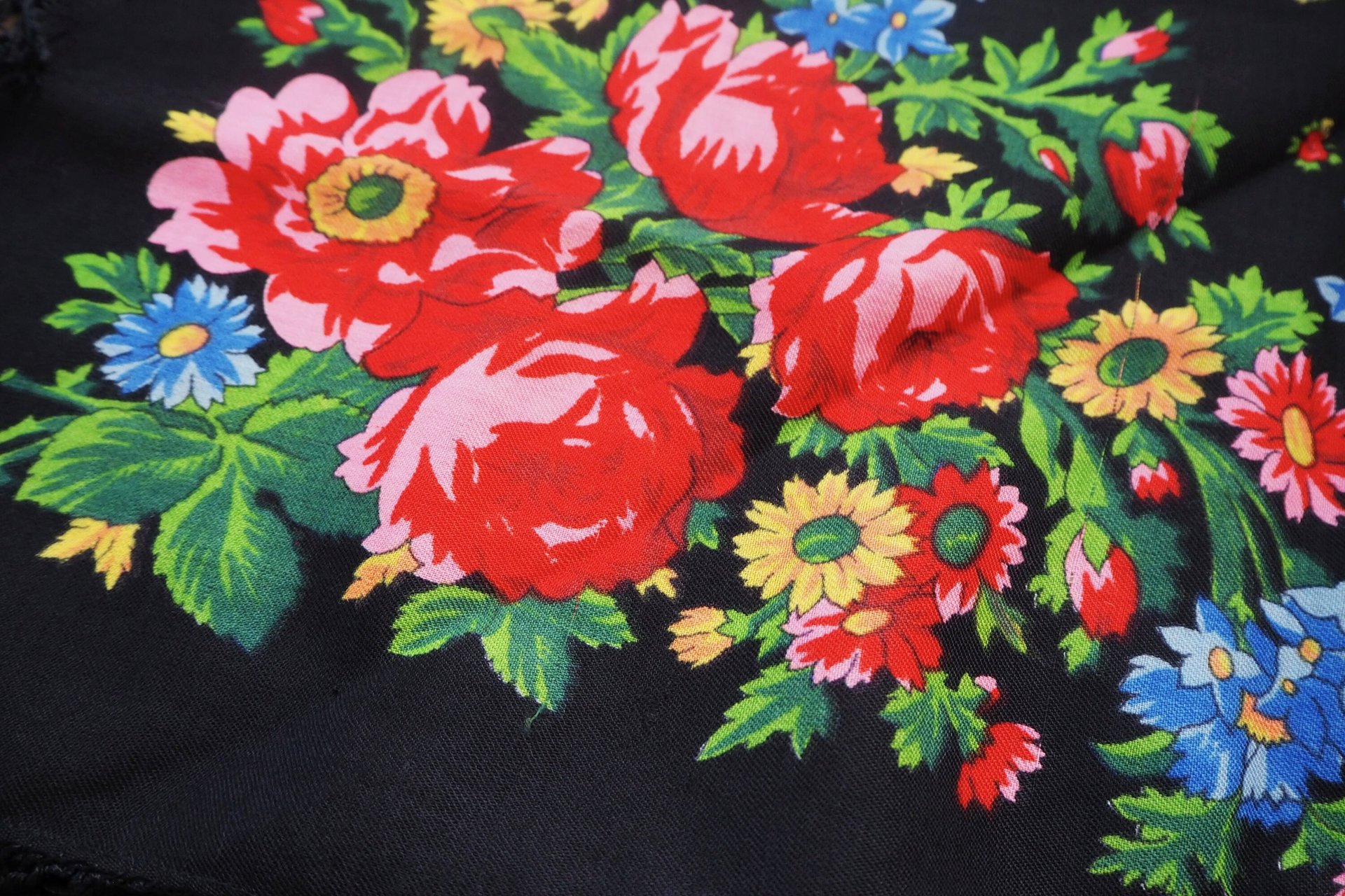 Vintage floral scarf | Floral scarf with a fringe | Vintage wool scarf | Vintage wool shawl | Russian floral scarf