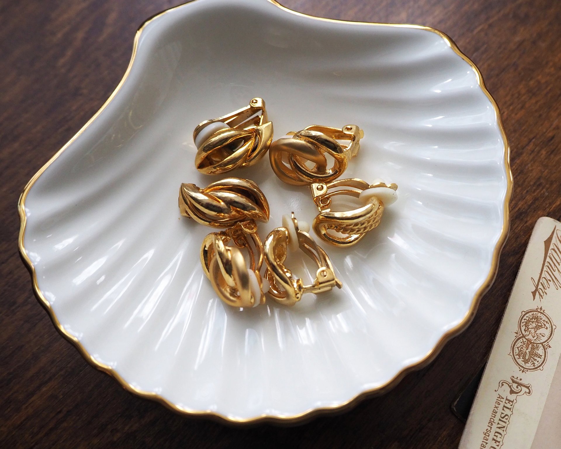 Vintage clip-on earrings | Gold tone clip-on earrings | Vintage gold tone earrings | Clip-on earrings