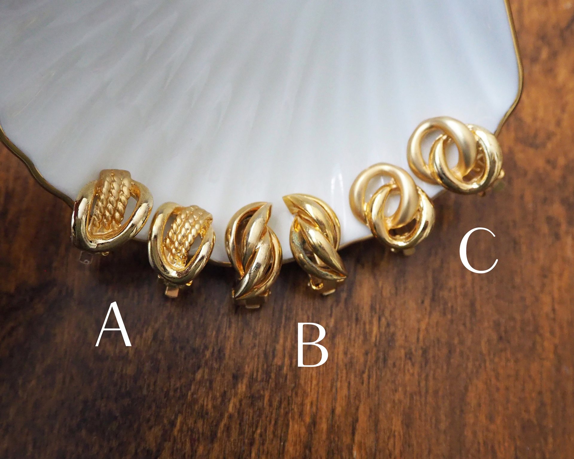 Vintage clip-on earrings | Gold tone clip-on earrings | Vintage gold tone earrings | Clip-on earrings