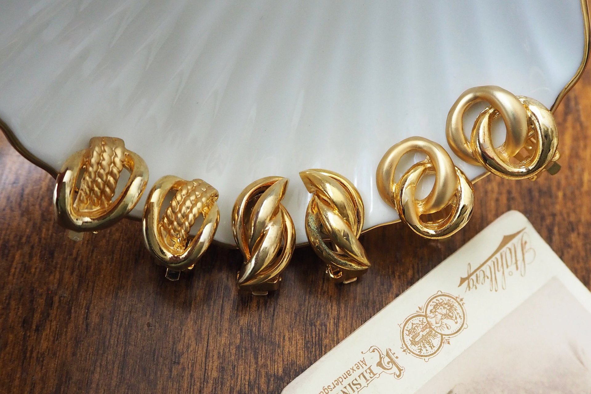 Vintage clip-on earrings | Gold tone clip-on earrings | Vintage gold tone earrings | Clip-on earrings
