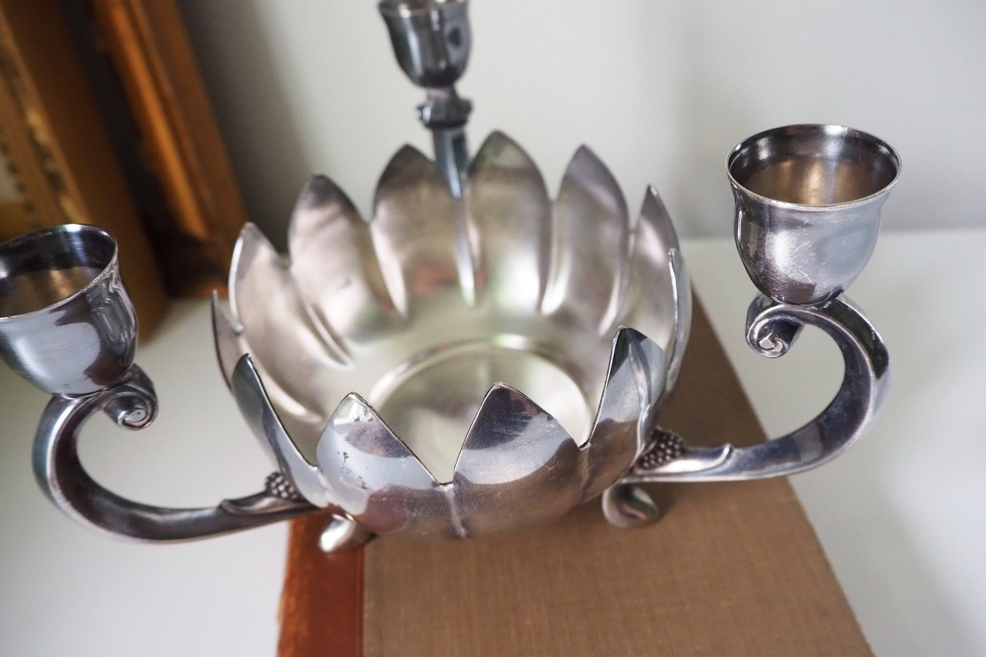 Vintage three arm candelabra | Footed lotus bowl candelabrum | Three arm candlestick holder | Vintage candelabrum | Leonard Silver plate