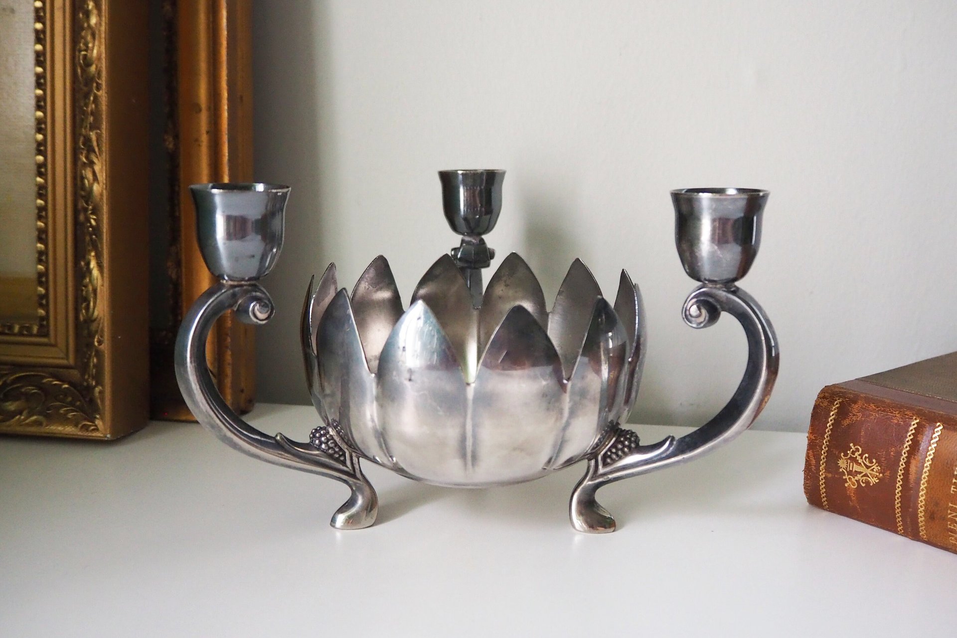 Vintage three arm candelabra | Footed lotus bowl candelabrum | Three arm candlestick holder | Vintage candelabrum | Leonard Silver plate