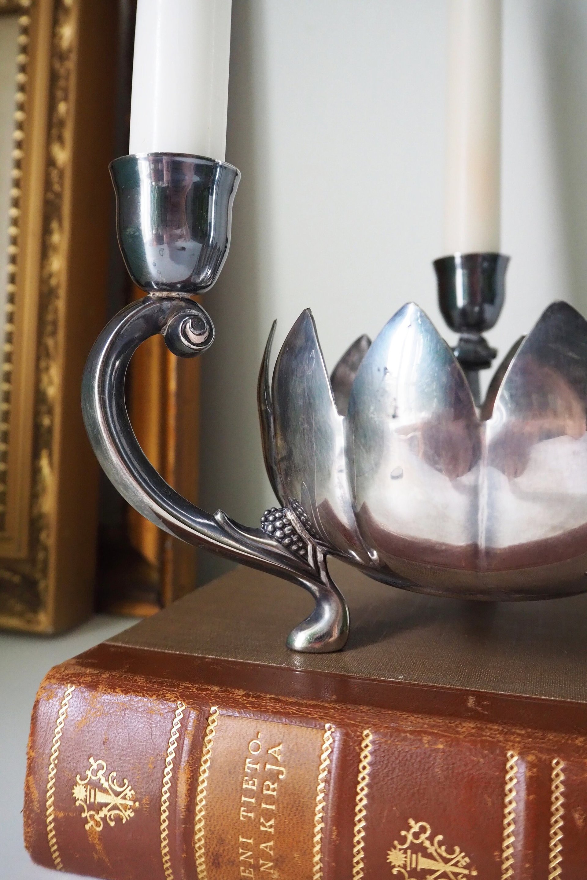 Vintage three arm candelabra | Footed lotus bowl candelabrum | Three arm candlestick holder | Vintage candelabrum | Leonard Silver plate