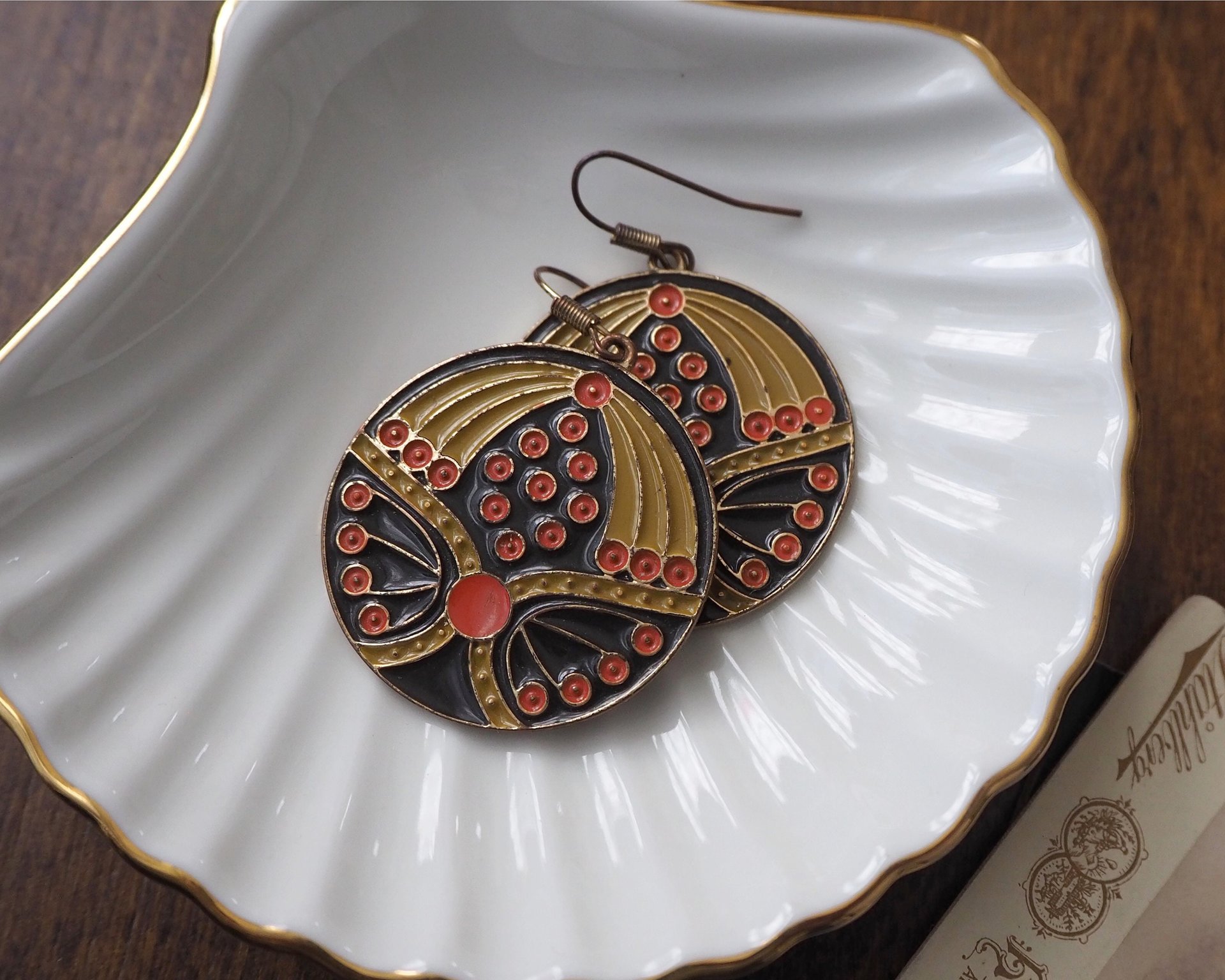 Vintage dangle earrings | Vintage earrings | Vintage brass tone earrings | Dangle earrings