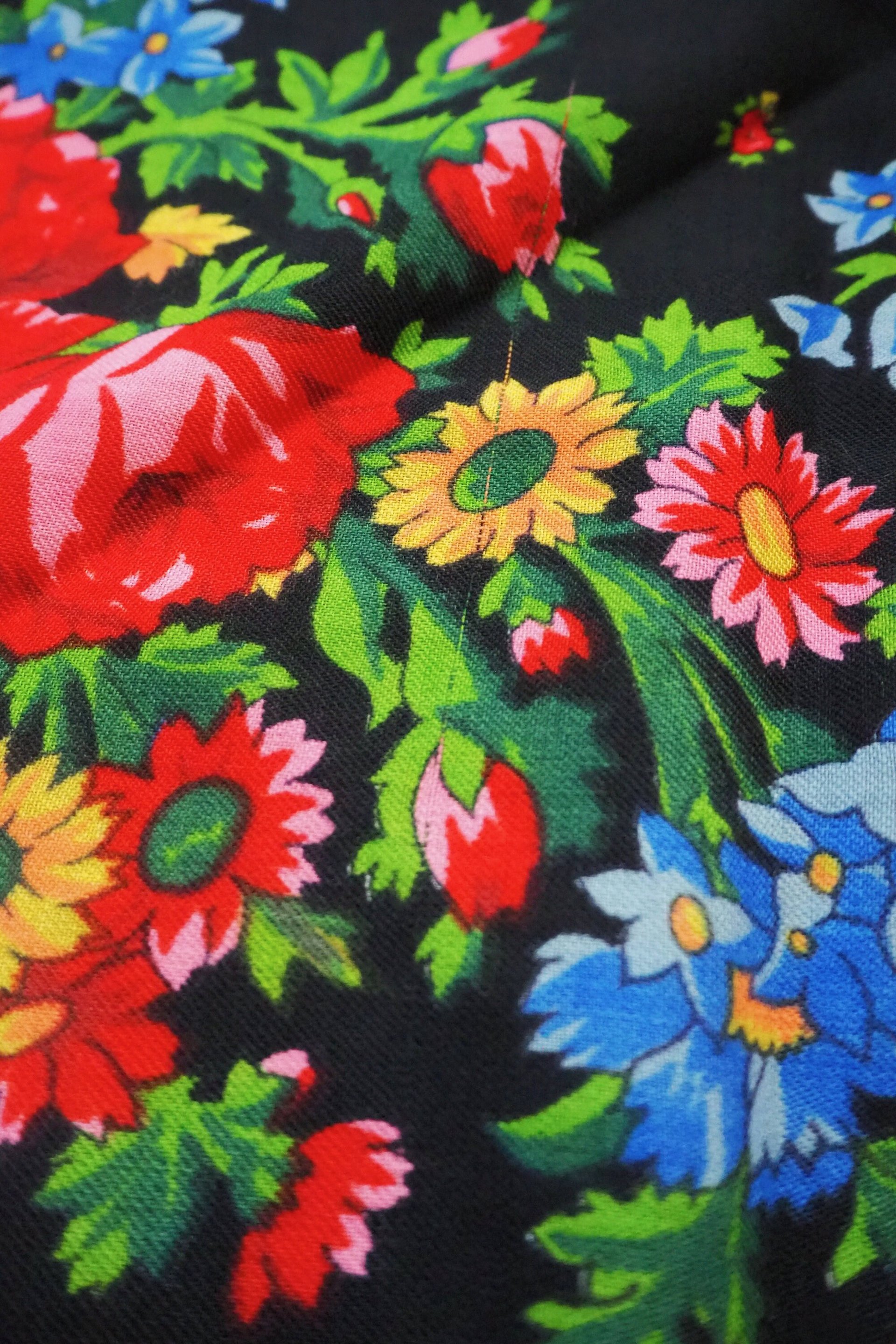 Vintage floral scarf | Floral scarf with a fringe | Vintage wool scarf | Vintage wool shawl | Russian floral scarf