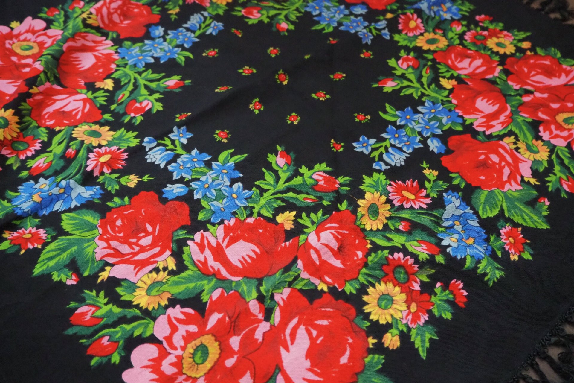 Vintage floral scarf | Floral scarf with a fringe | Vintage wool scarf | Vintage wool shawl | Russian floral scarf
