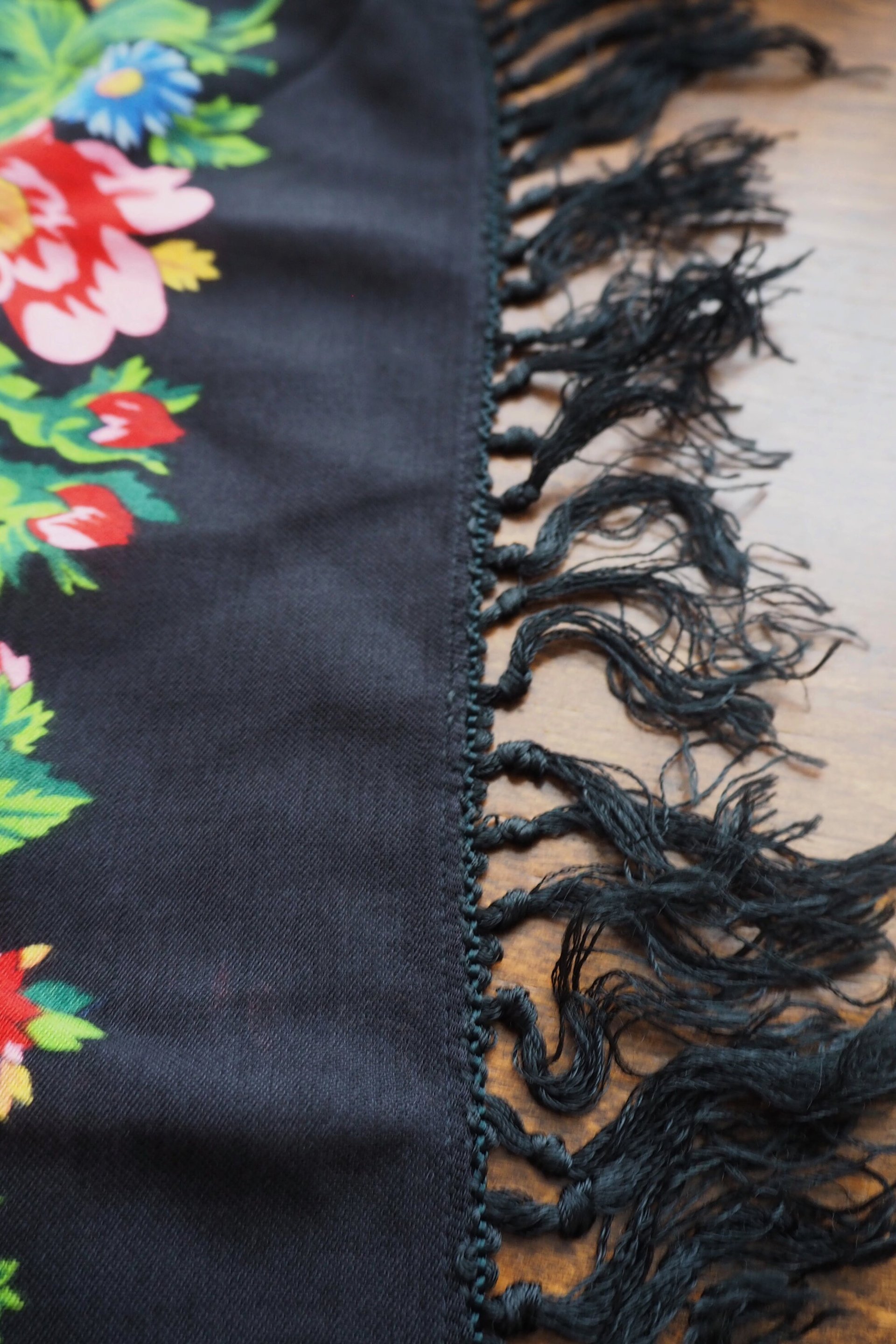 Vintage floral scarf | Floral scarf with a fringe | Vintage wool scarf | Vintage wool shawl | Russian floral scarf