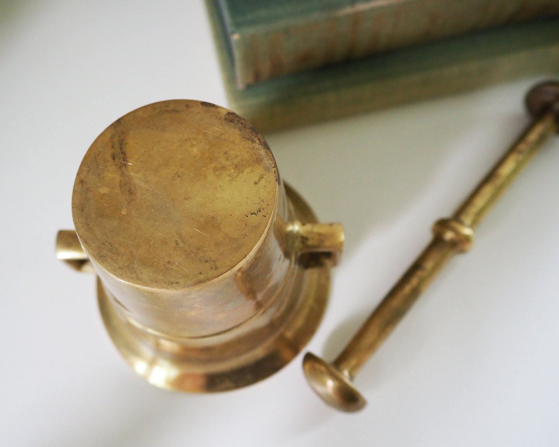 Vintage brass mortar and pestle | Heavy brass mortar | Vintage brass mortar | Brass mortar and pestle | Vintage kitchenware