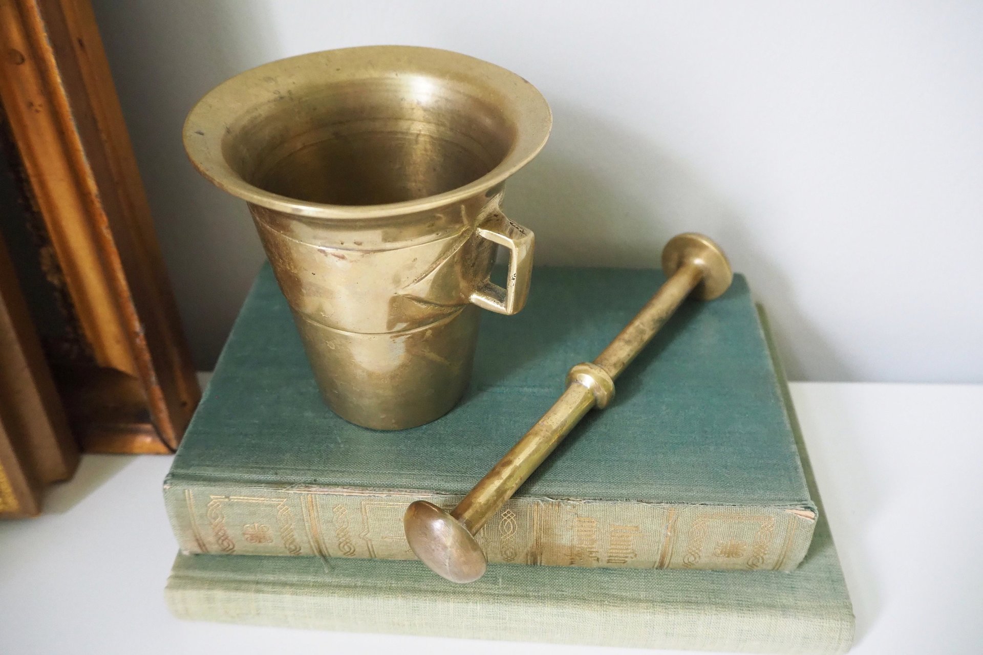 Vintage brass mortar and pestle | Heavy brass mortar | Vintage brass mortar | Brass mortar and pestle | Vintage kitchenware