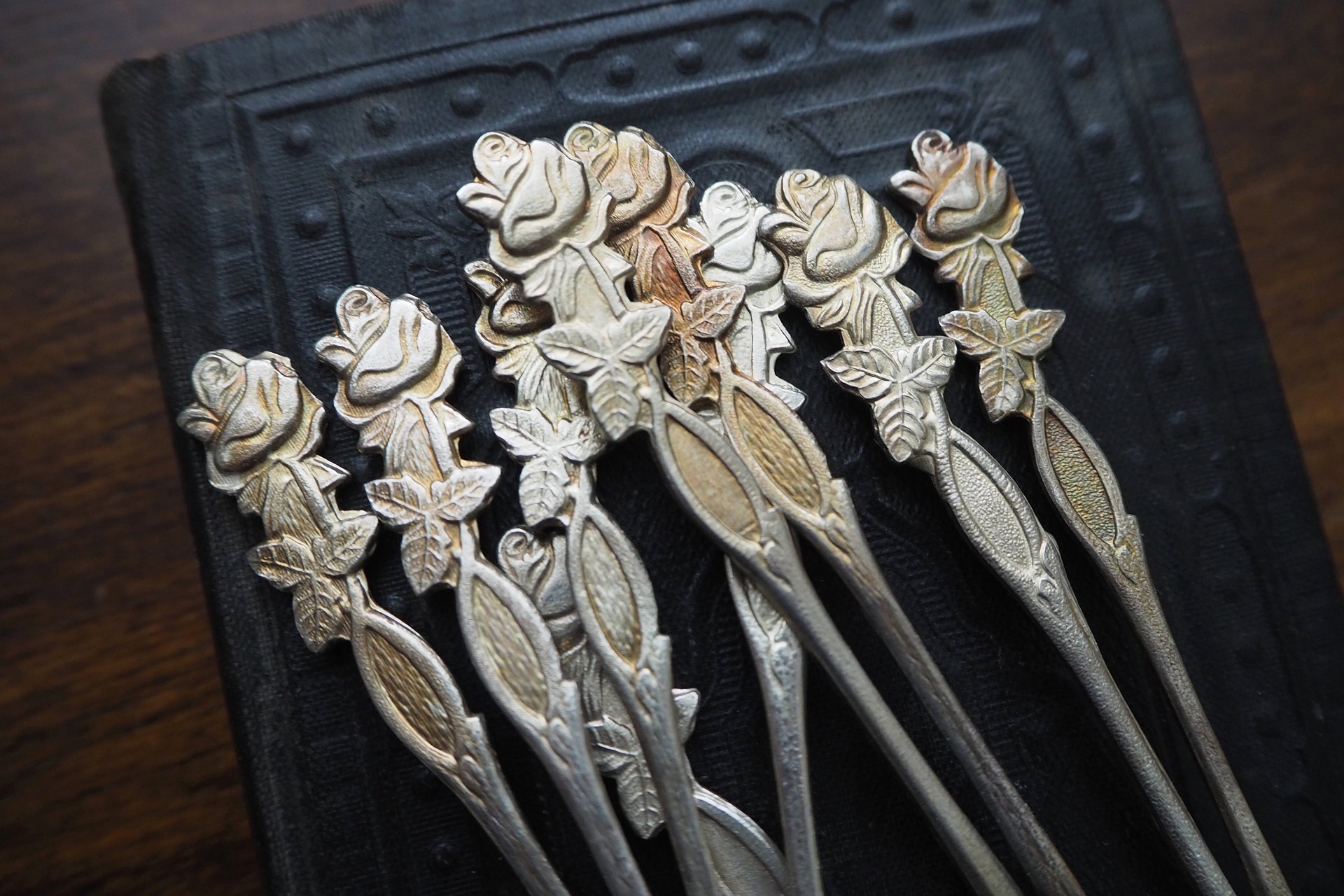 Set of nine vintage teaspoons | Vintage alpacca silver teaspoons | Mismatched teaspoons | Rose teaspoon set | Vintage alpacca teaspoons