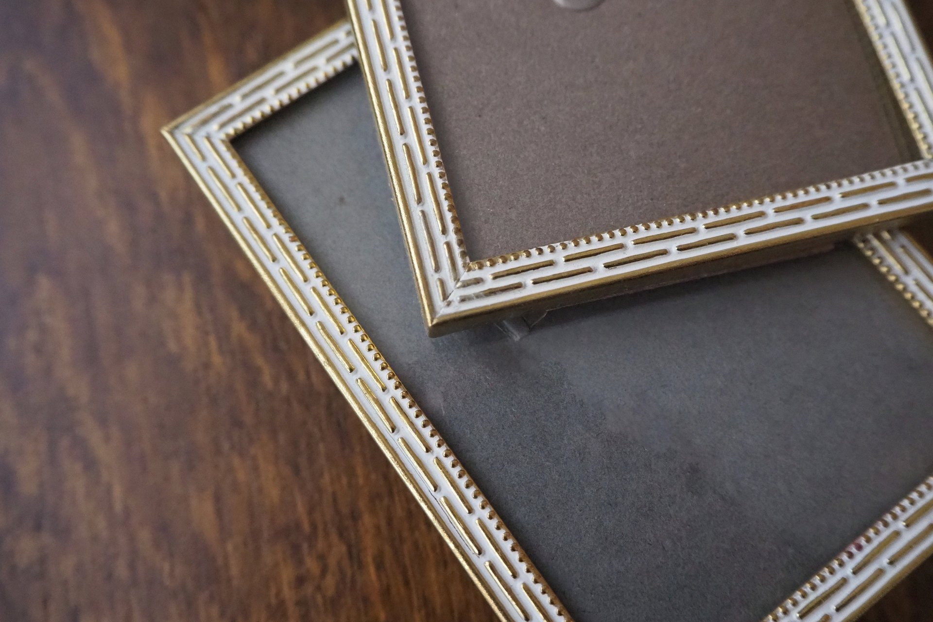 Set of two vintage brass photo frames | Brass and white photo frames 7x10 cm | Vintage Danish picture frames | Vintage frame set