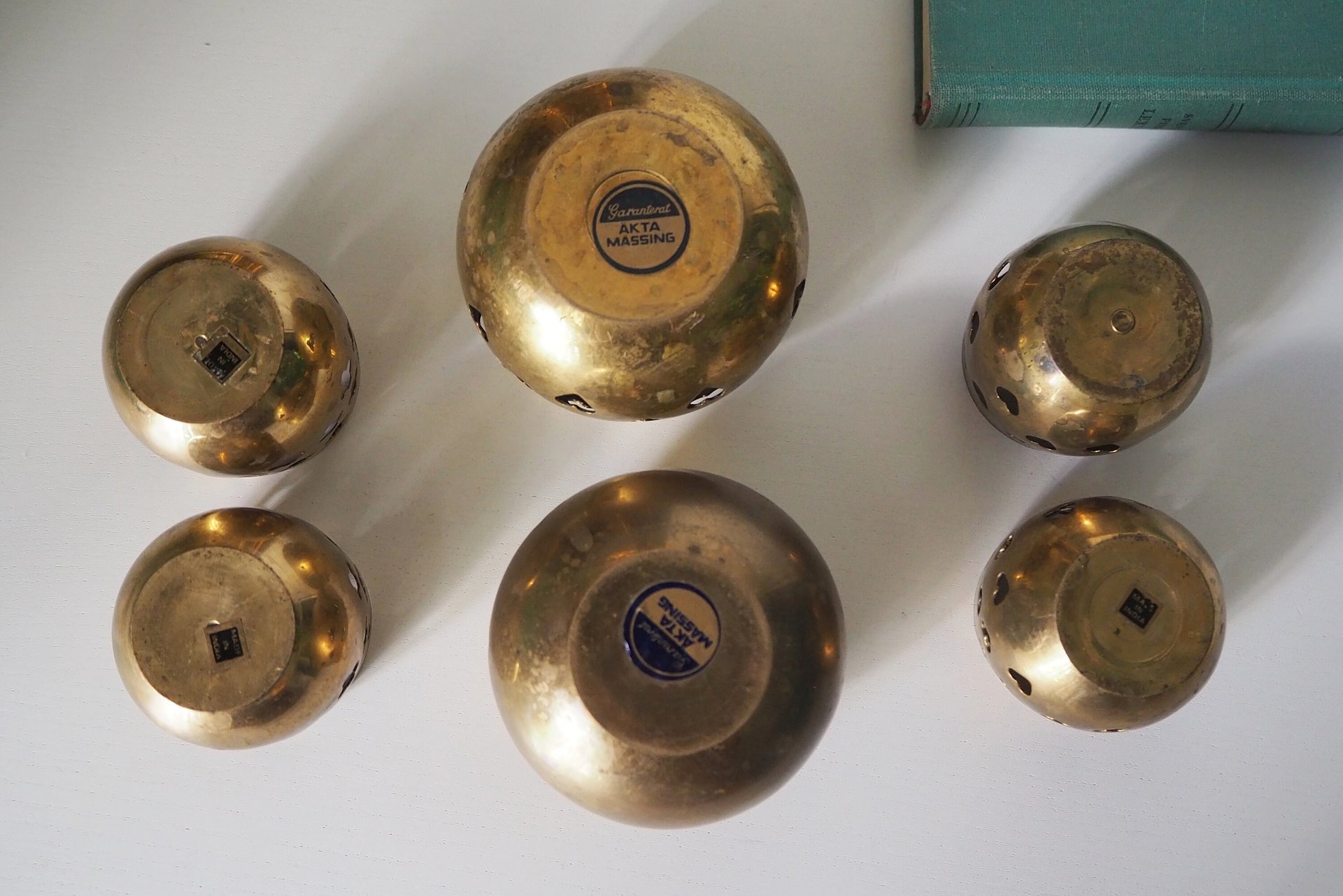 Vintage tea light holder sets | Heart candleholders | Vintage brass tea light holders | Brass tealight holders | Candleholder sets