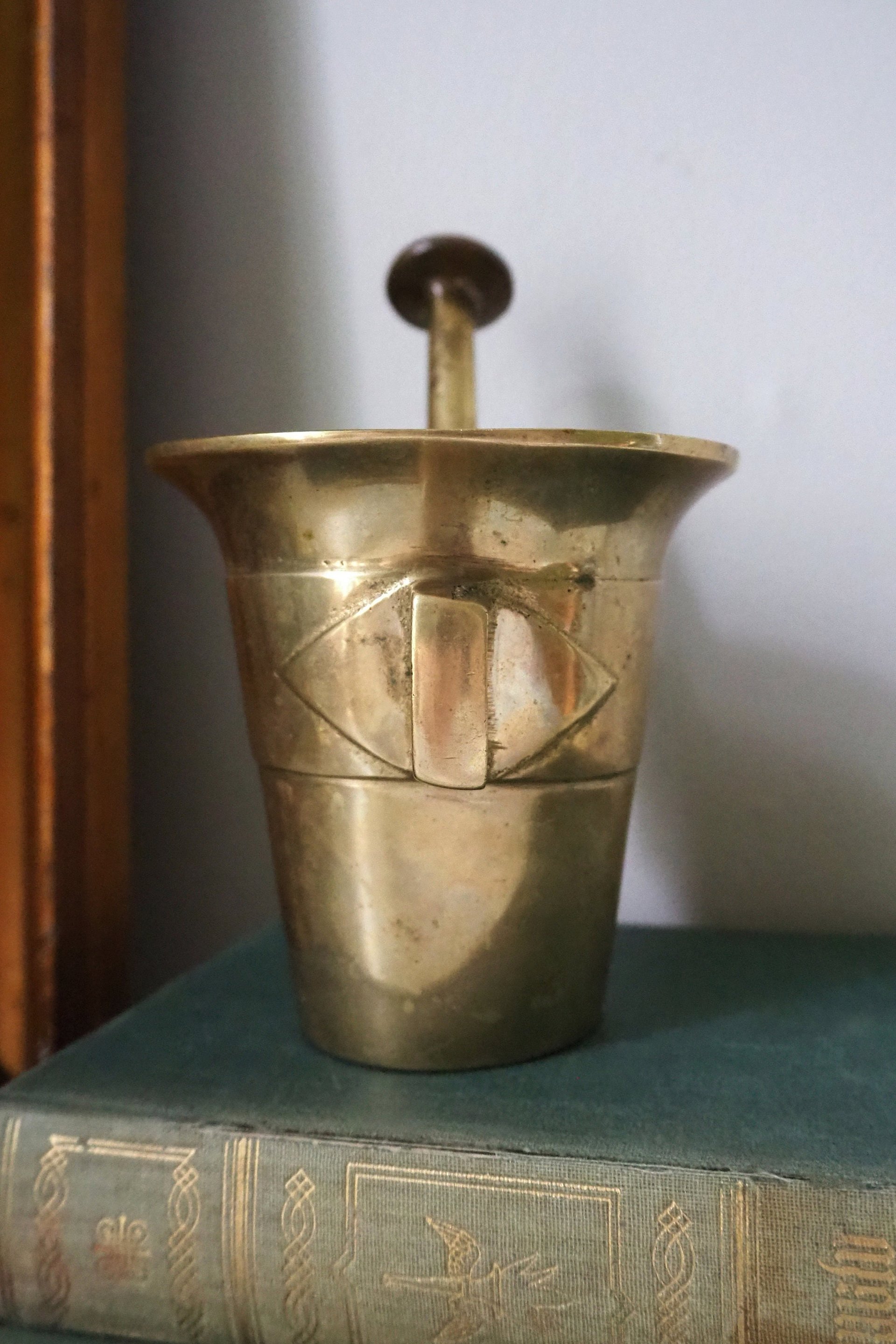 Vintage brass mortar and pestle | Heavy brass mortar | Vintage brass mortar | Brass mortar and pestle | Vintage kitchenware
