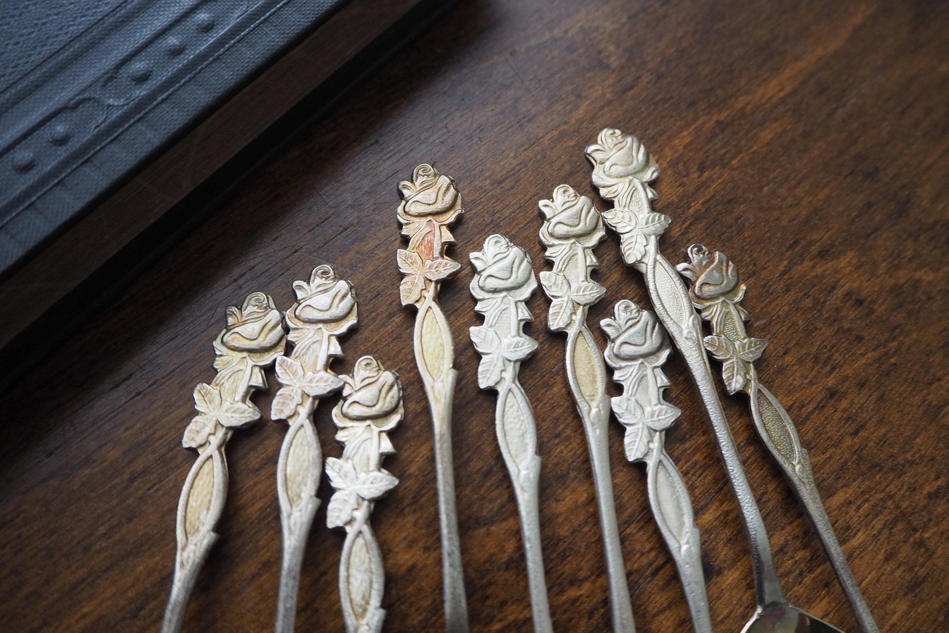 Set of nine vintage teaspoons | Vintage alpacca silver teaspoons | Mismatched teaspoons | Rose teaspoon set | Vintage alpacca teaspoons