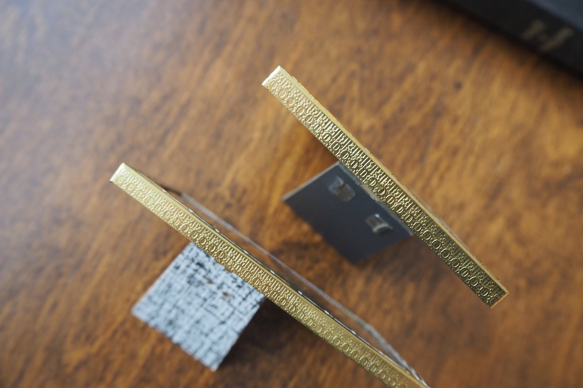 Set of two vintage brass photo frames | Brass and white photo frames 7x10 cm | Vintage Danish picture frames | Vintage frame set